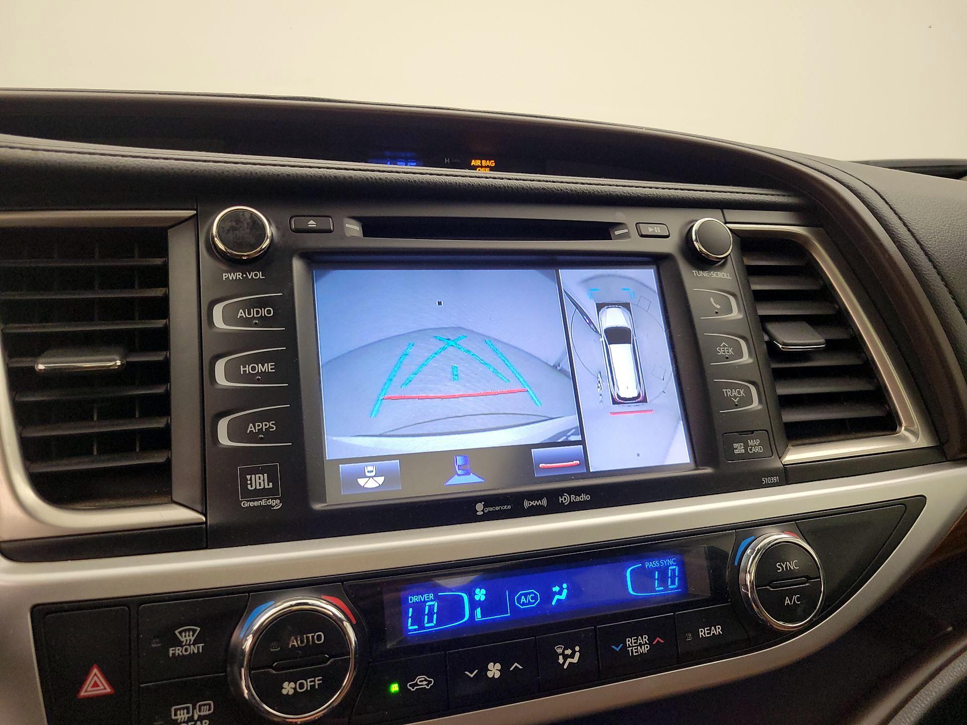 Thumbnail: 2019 Toyota Highlander - 14