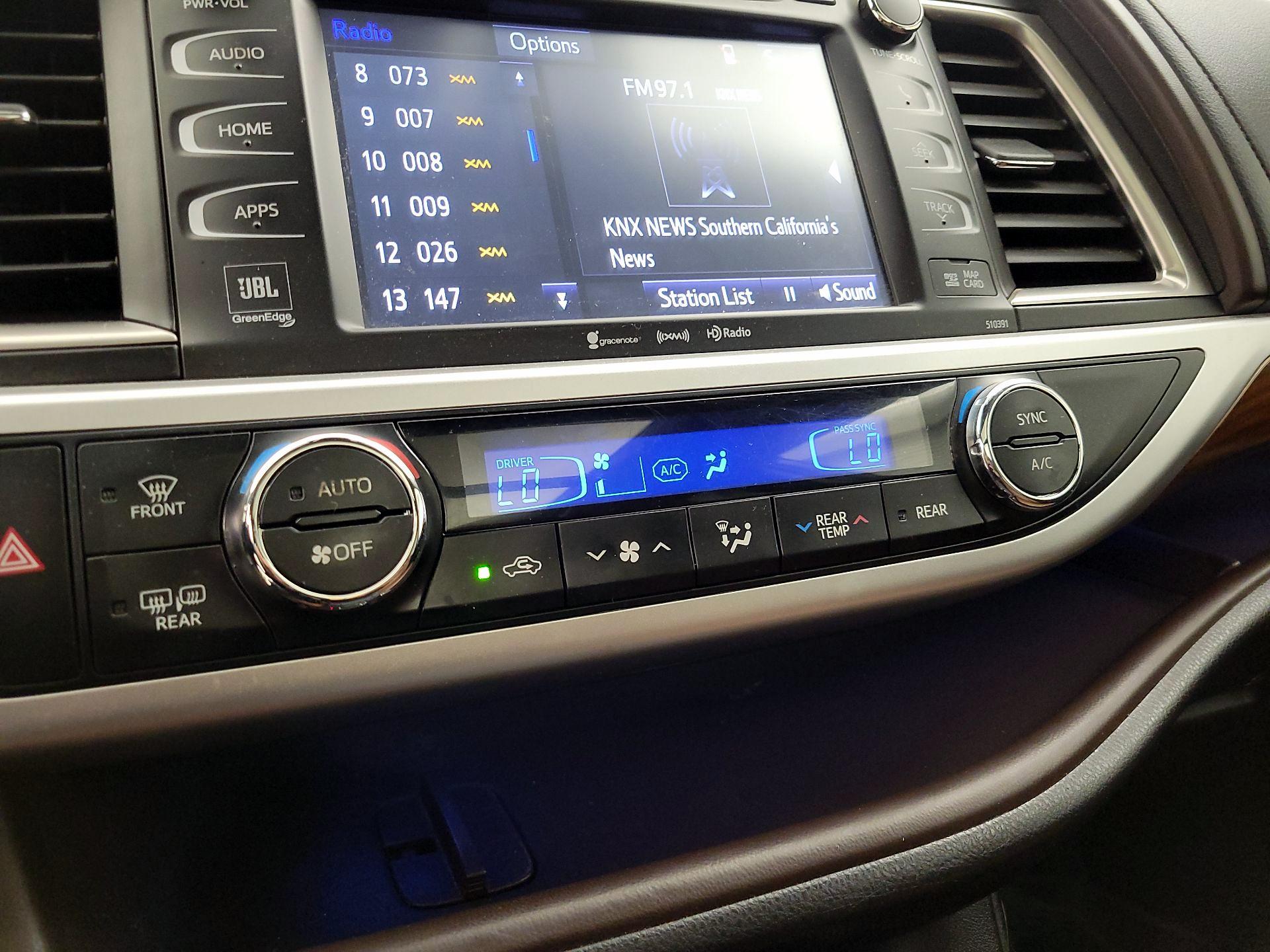 Thumbnail: 2019 Toyota Highlander - 16