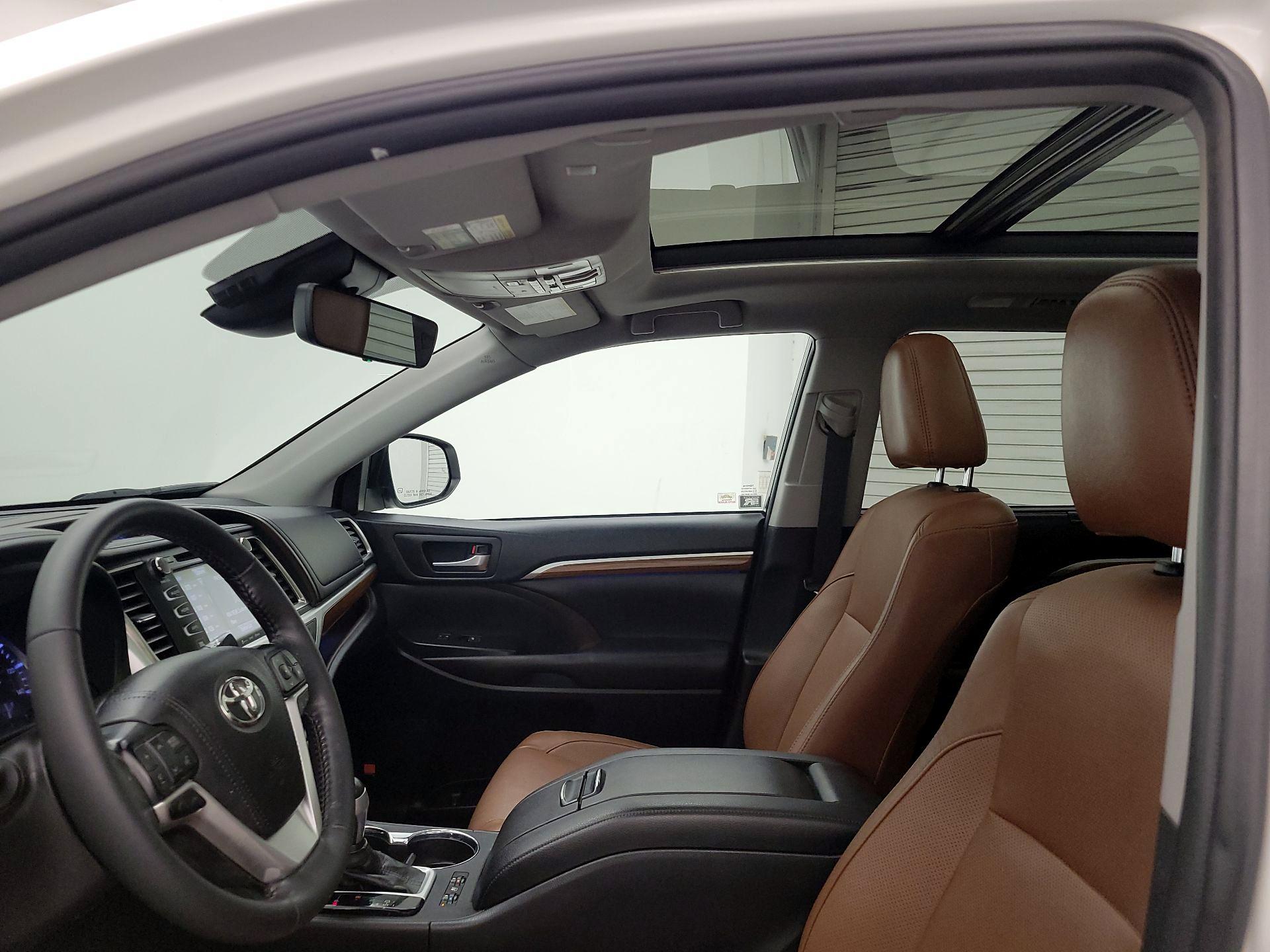 Thumbnail: 2019 Toyota Highlander - 19