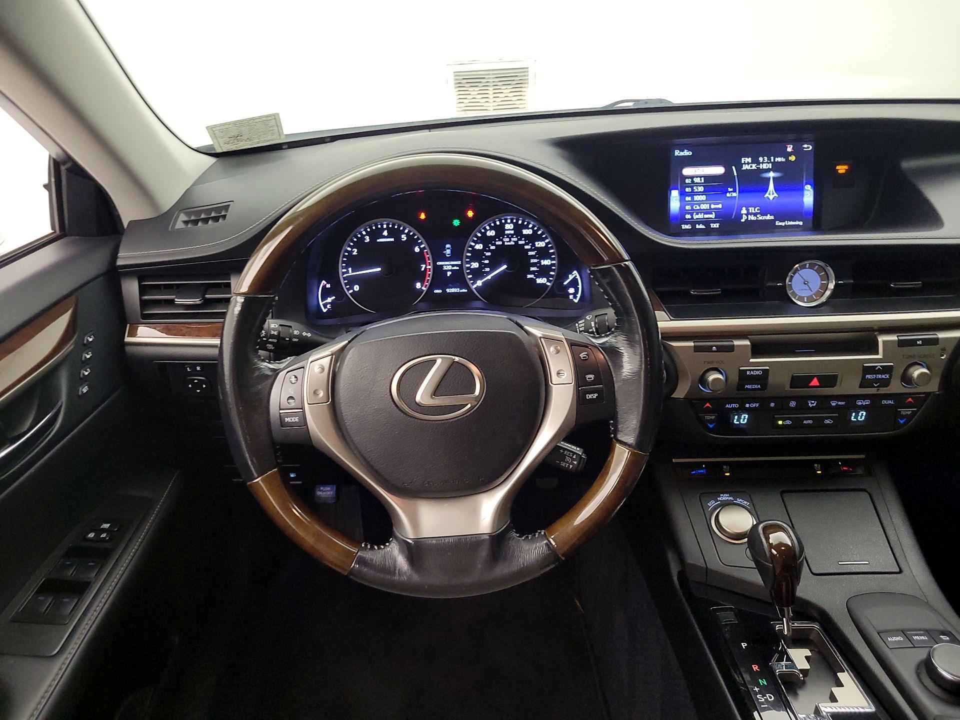 Thumbnail: 2015 Lexus ES - 10