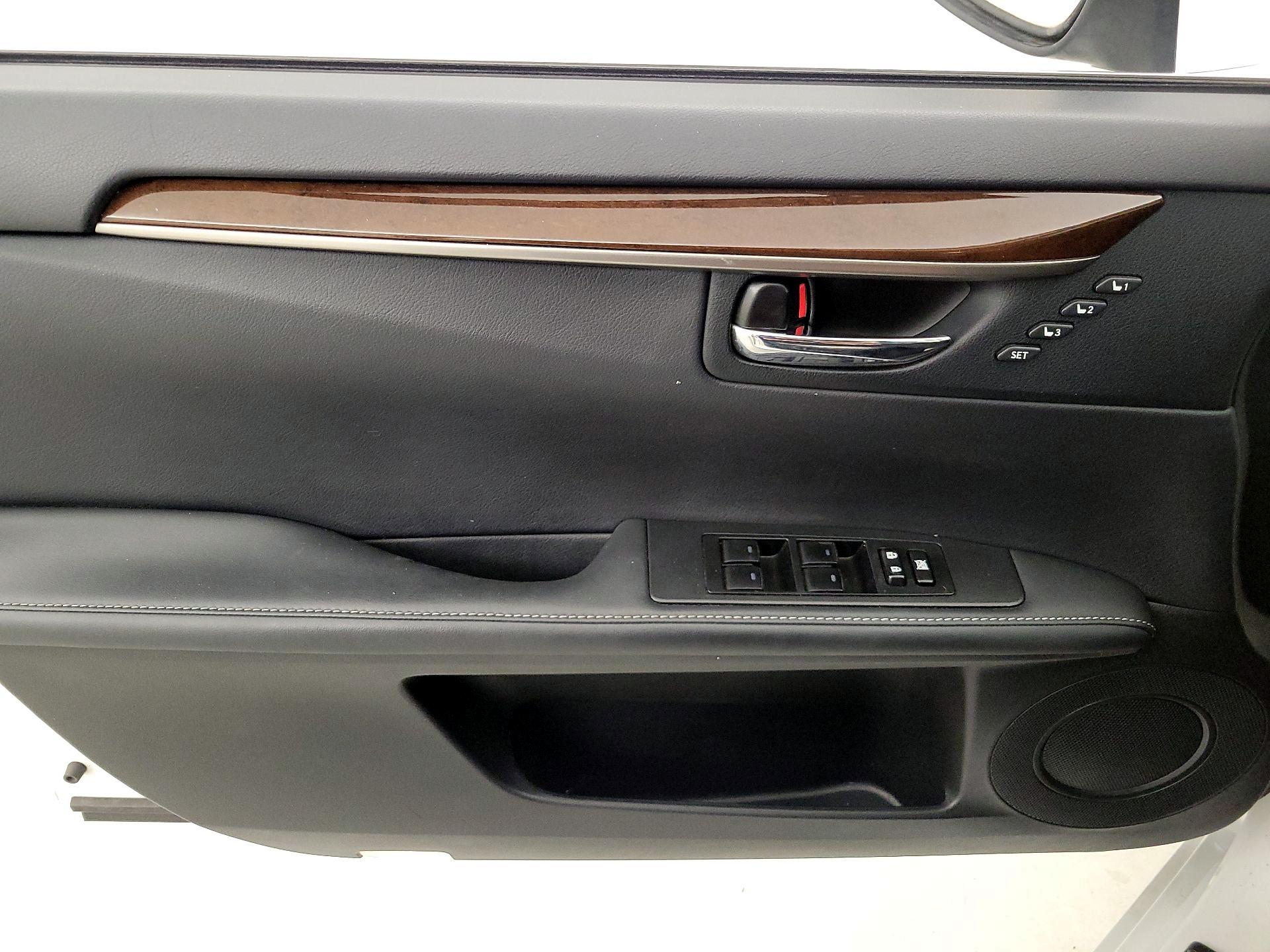 Thumbnail: 2015 Lexus ES - 12