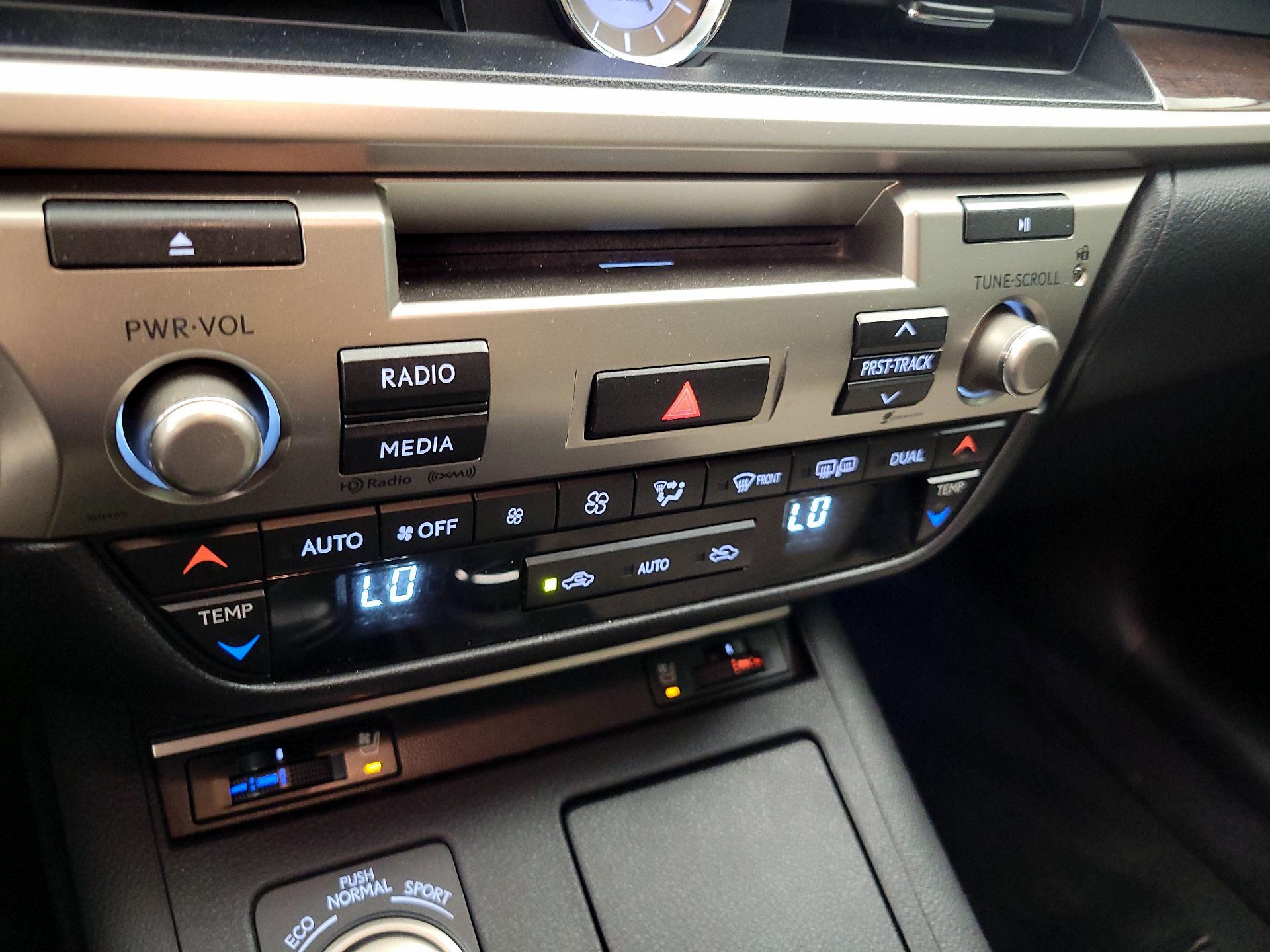 Thumbnail: 2015 Lexus ES - 15