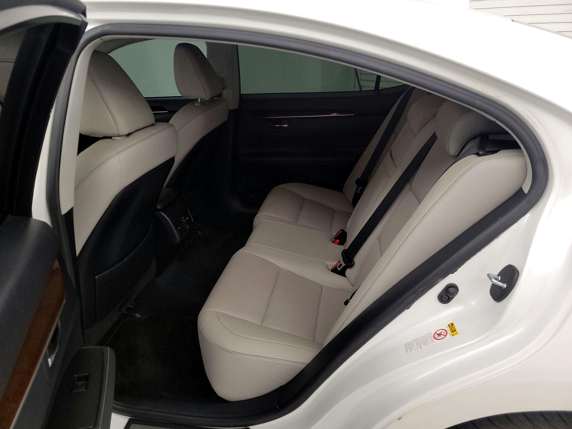 Thumbnail: 2015 Lexus ES - 17