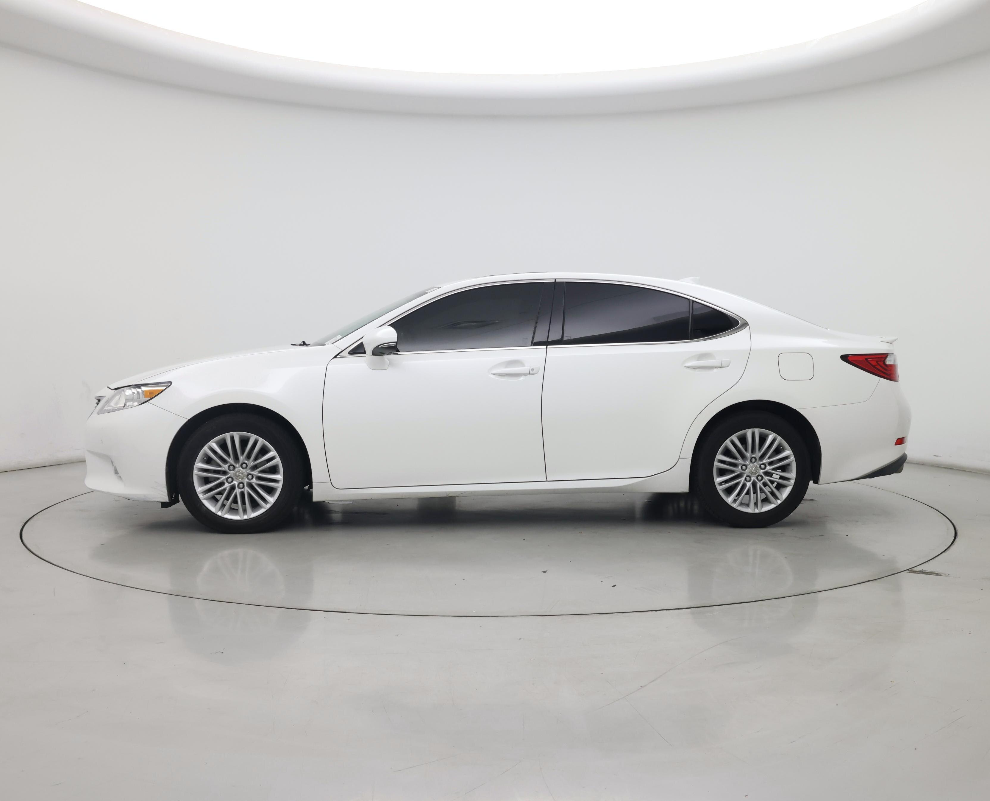 Thumbnail: 2015 Lexus ES - 3