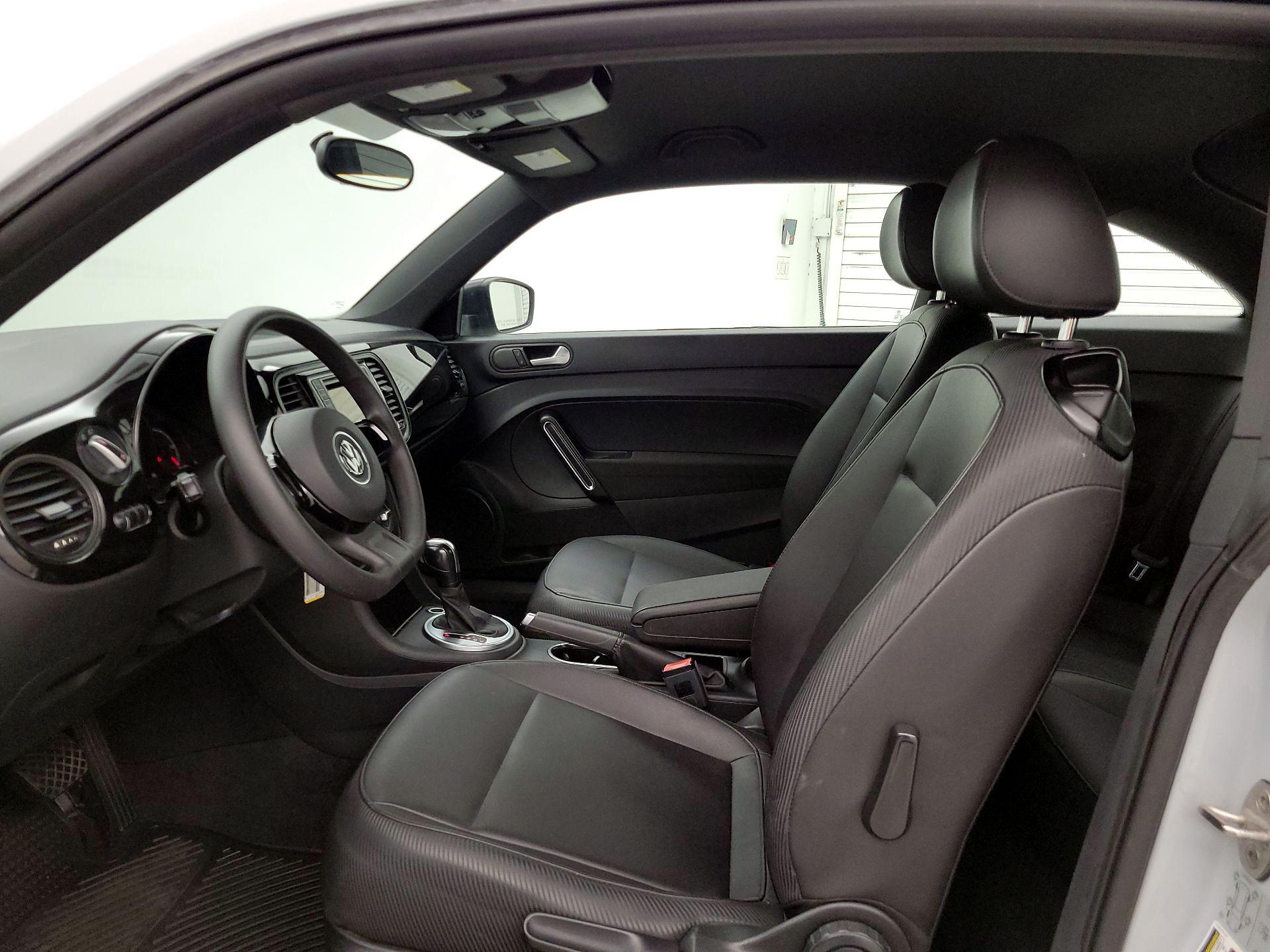 Thumbnail: 2017 Volkswagen Beetle - 11