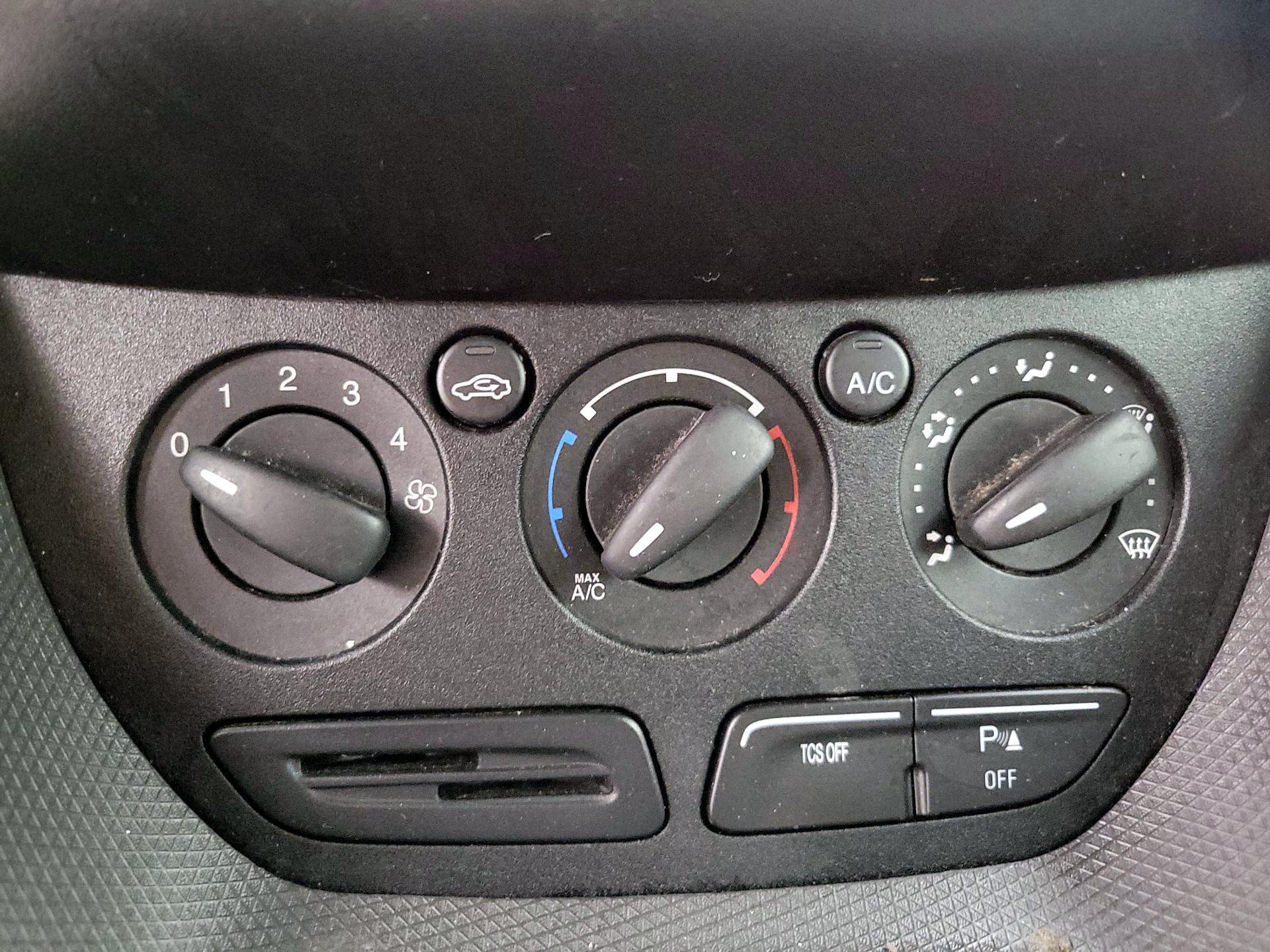Thumbnail: 2015 Ford Transit Series - 15