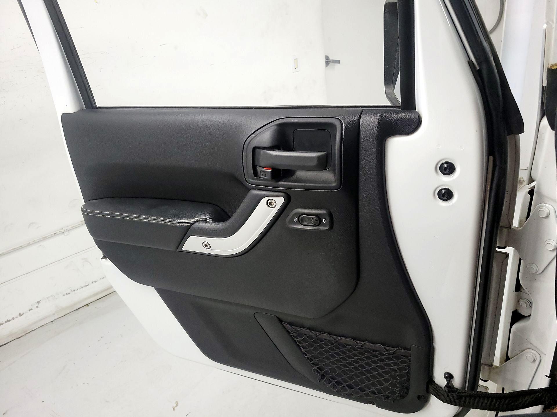 Thumbnail: 2014 Jeep Wrangler - 12