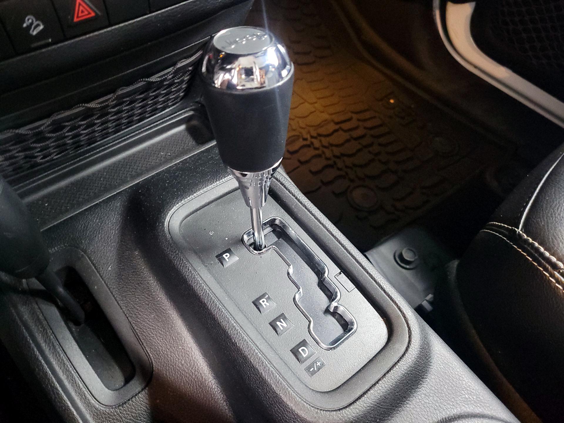 Thumbnail: 2014 Jeep Wrangler - 15