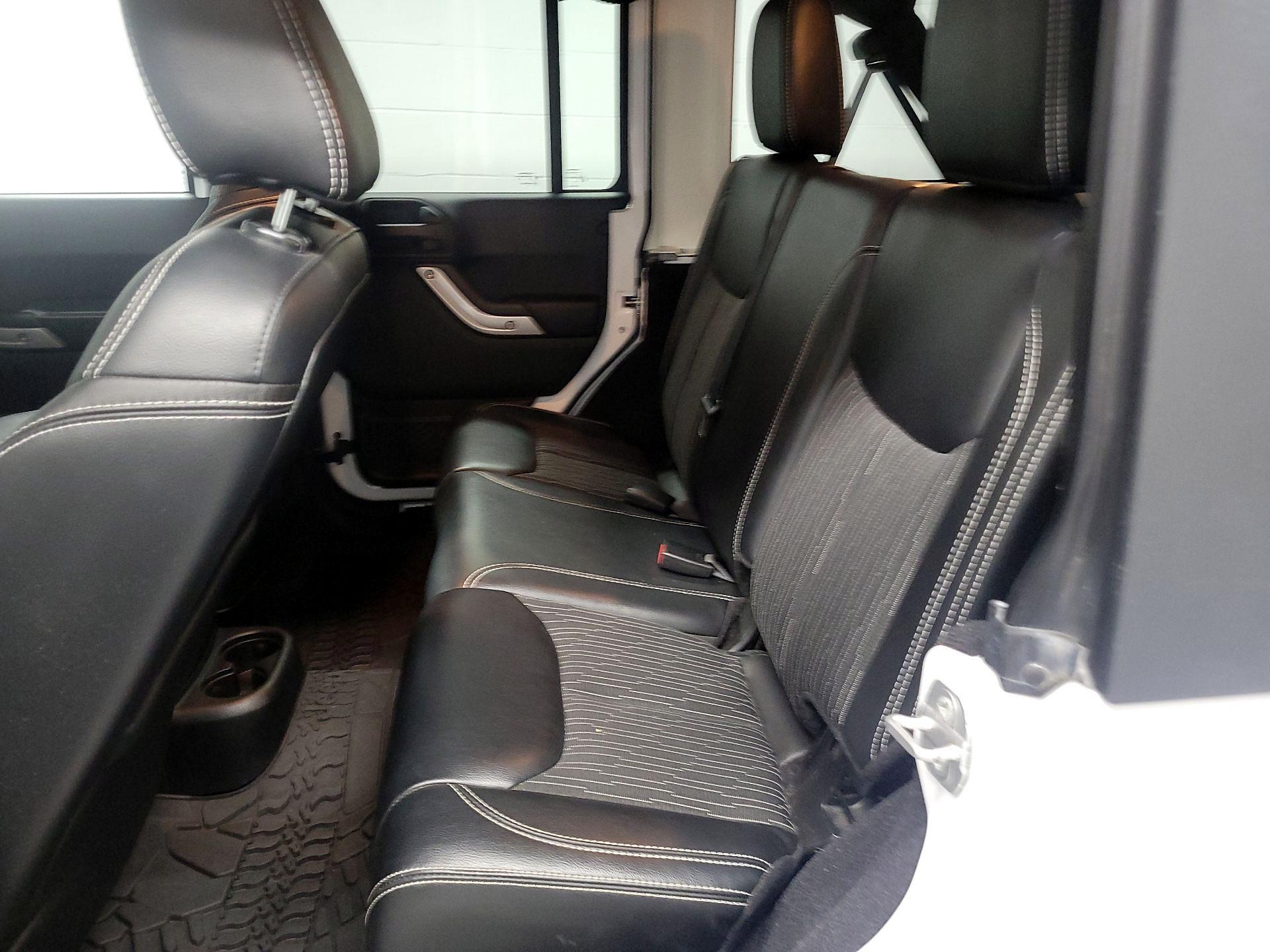 Thumbnail: 2014 Jeep Wrangler - 16