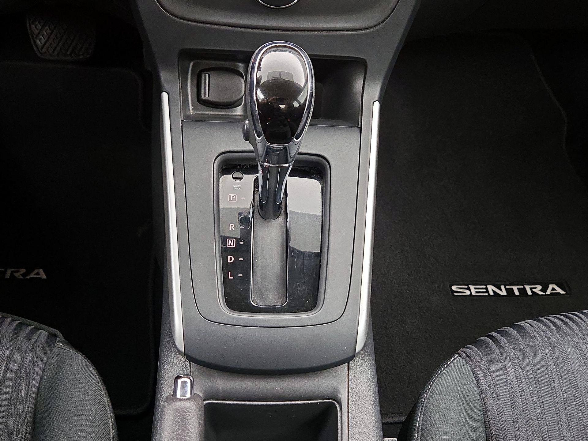 Thumbnail: 2019 Nissan Sentra - 17