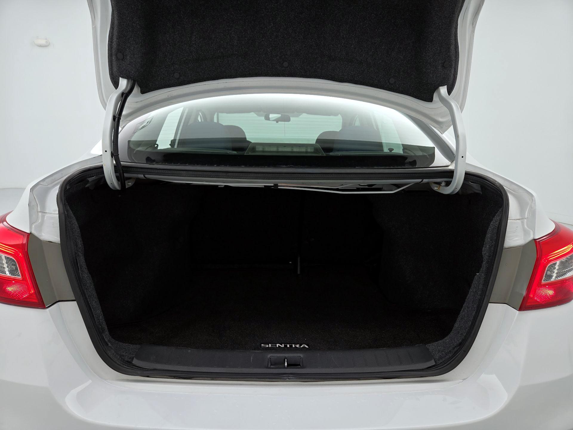 Thumbnail: 2019 Nissan Sentra - 20