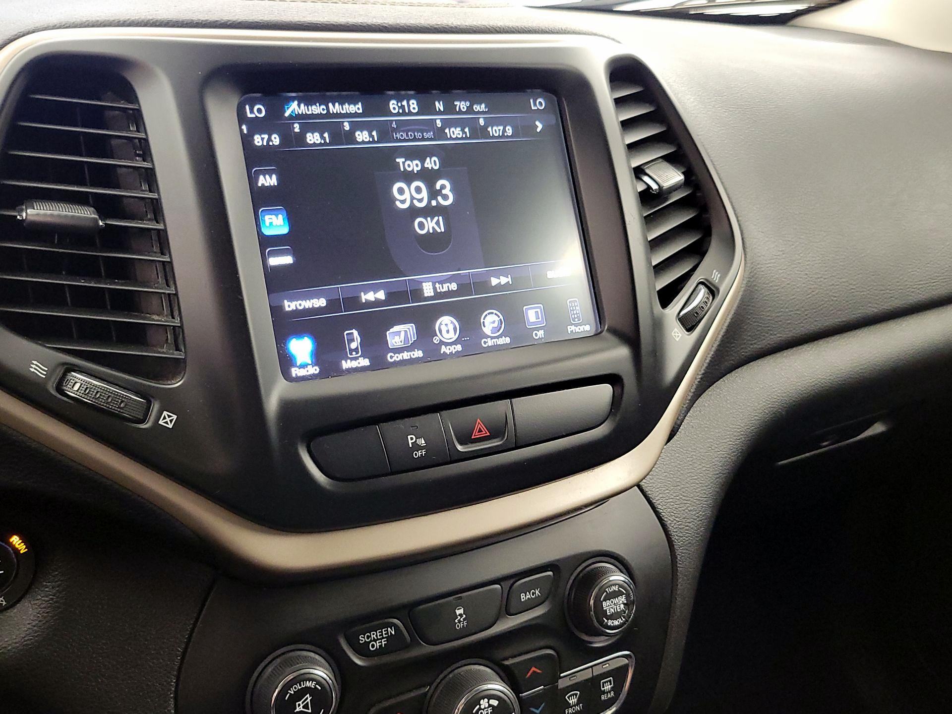 Thumbnail: 2018 Jeep Cherokee - 15