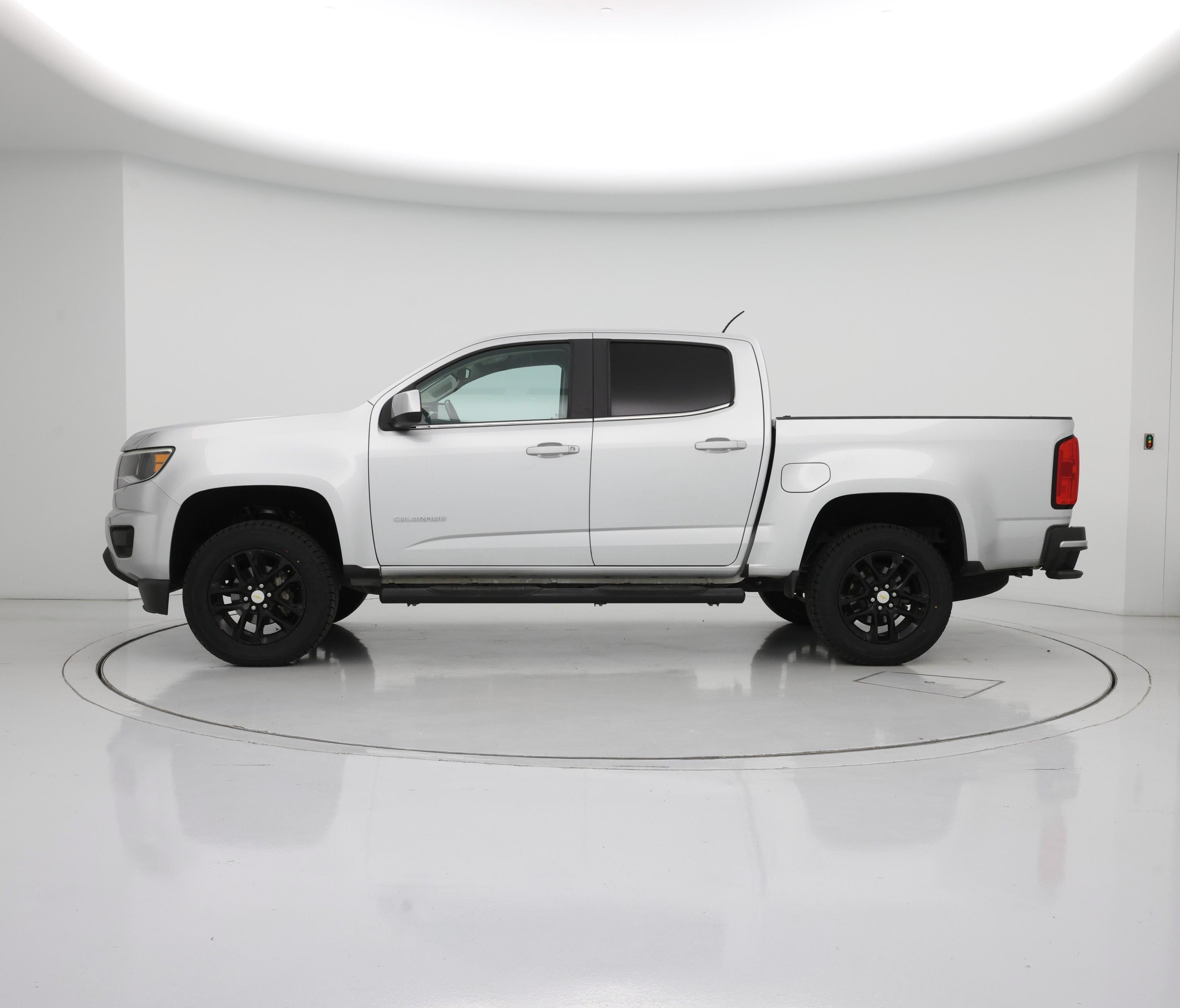 Thumbnail: 2019 Chevrolet Colorado - 3