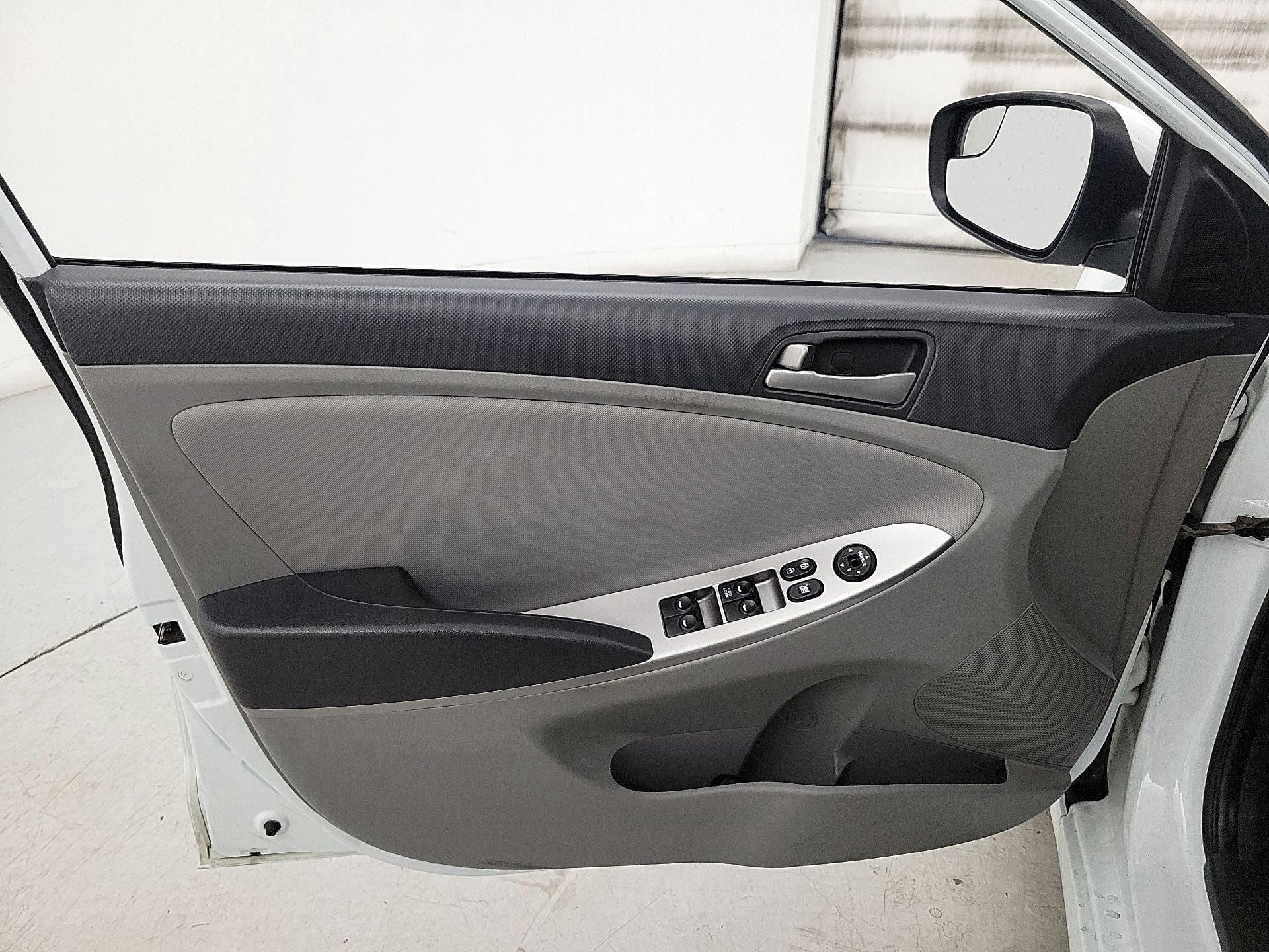 Thumbnail: 2016 Hyundai Accent - 12