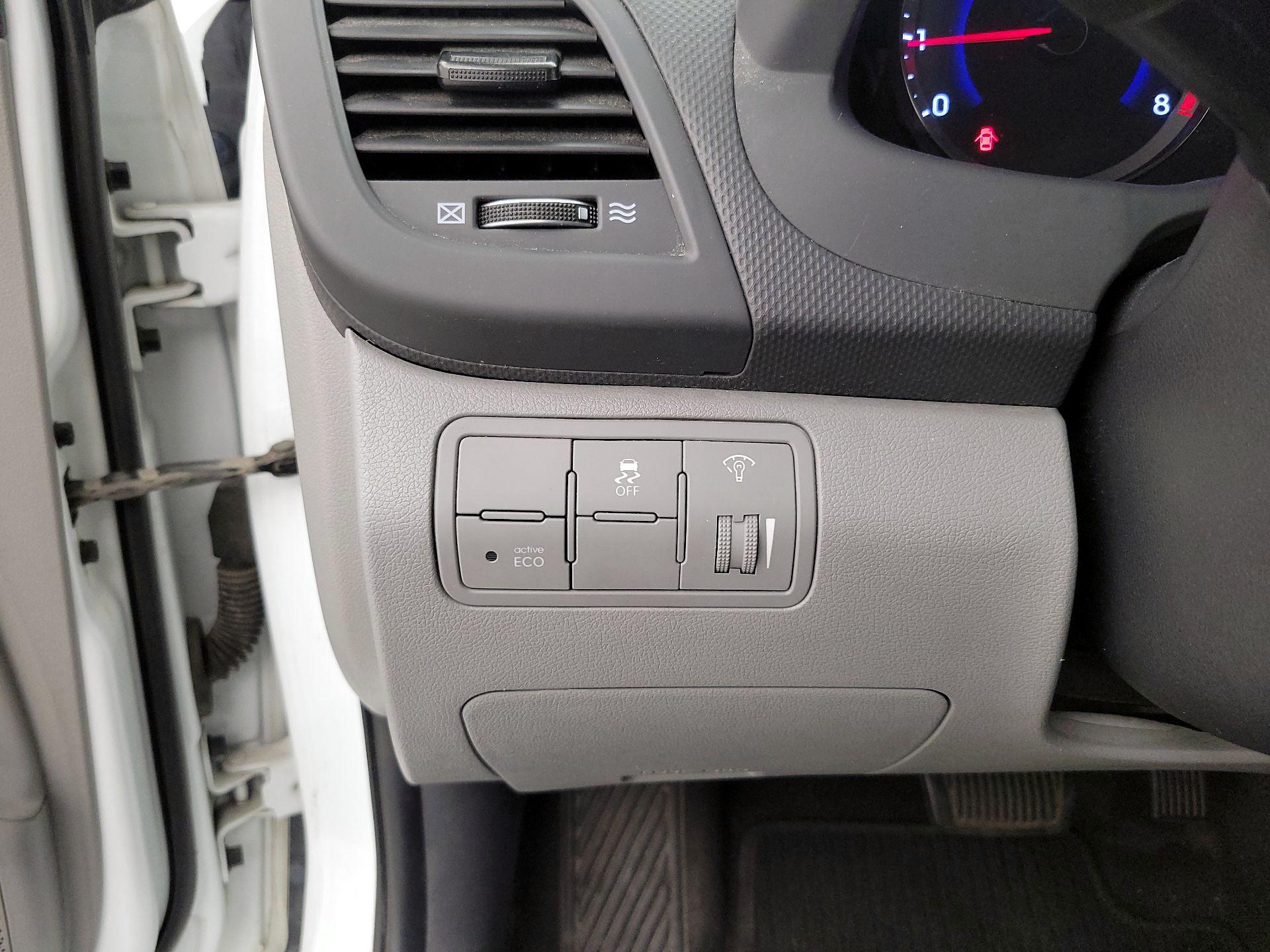 Thumbnail: 2016 Hyundai Accent - 13