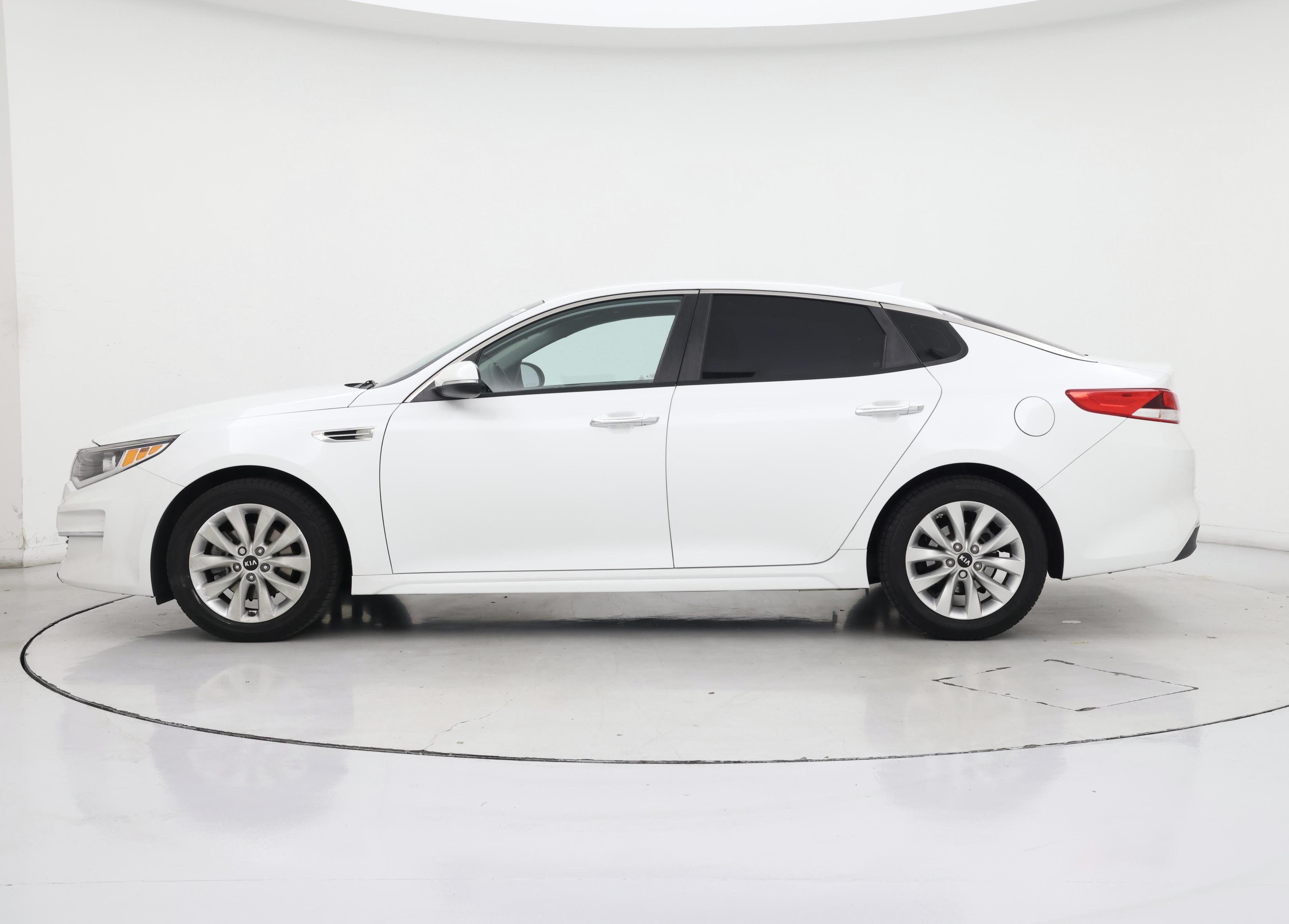 Thumbnail: 2018 Kia Optima - 3