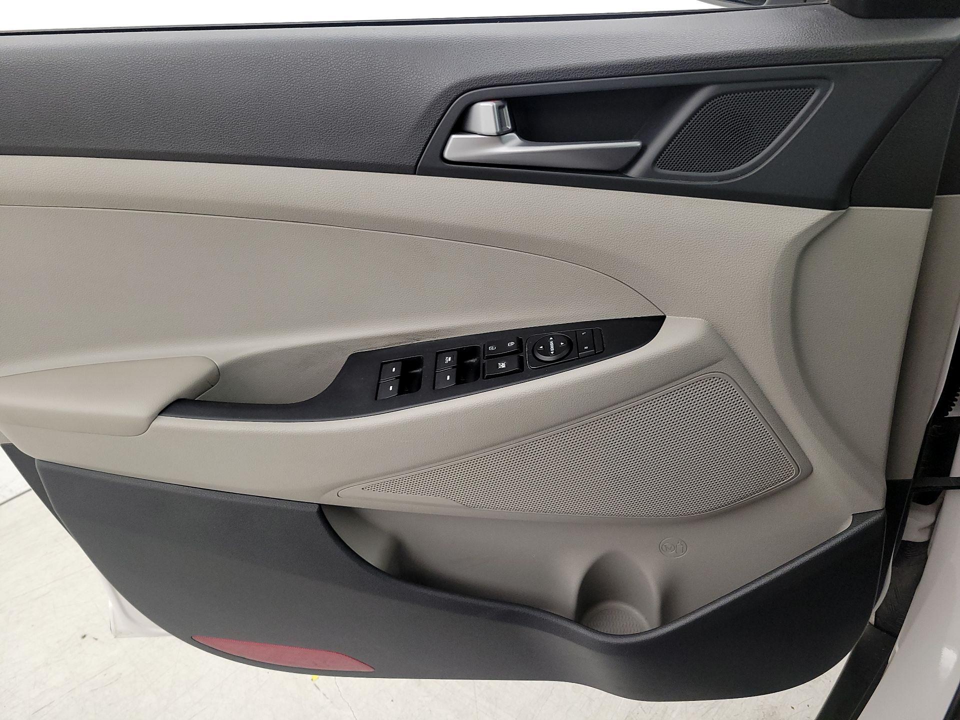 Thumbnail: 2016 Hyundai Tucson - 12