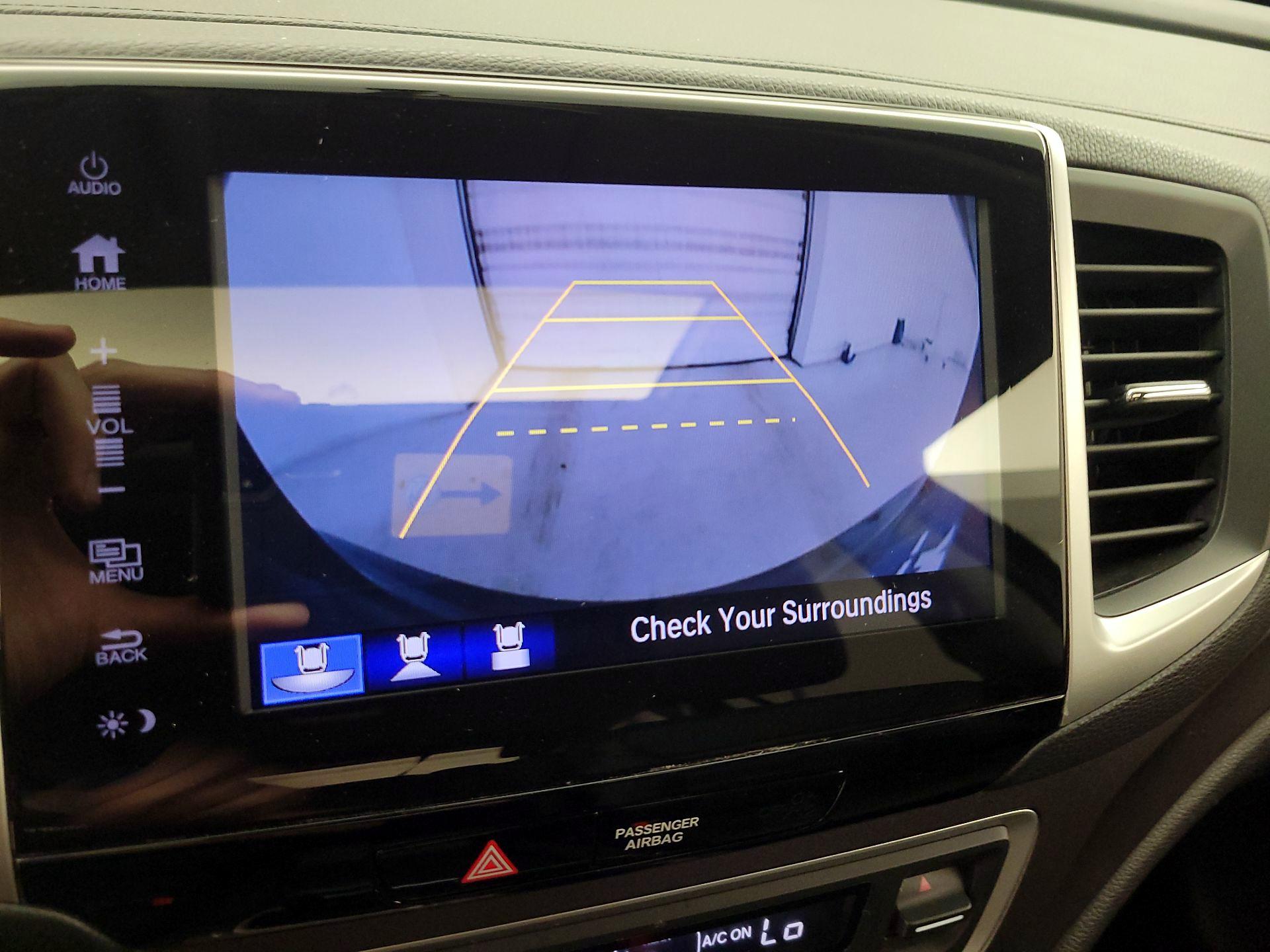 Thumbnail: 2017 Honda Pilot - 14