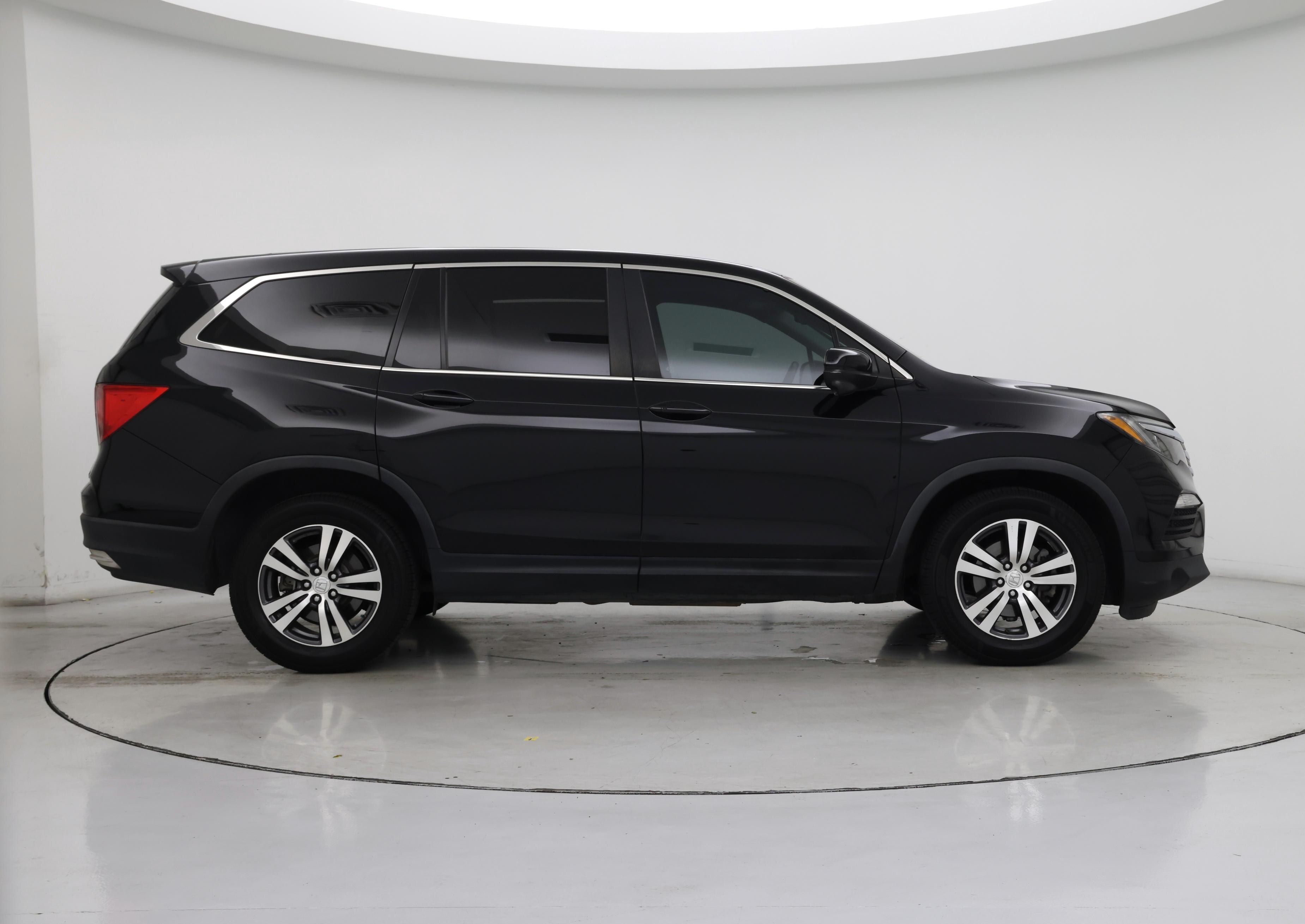 Thumbnail: 2017 Honda Pilot - 7