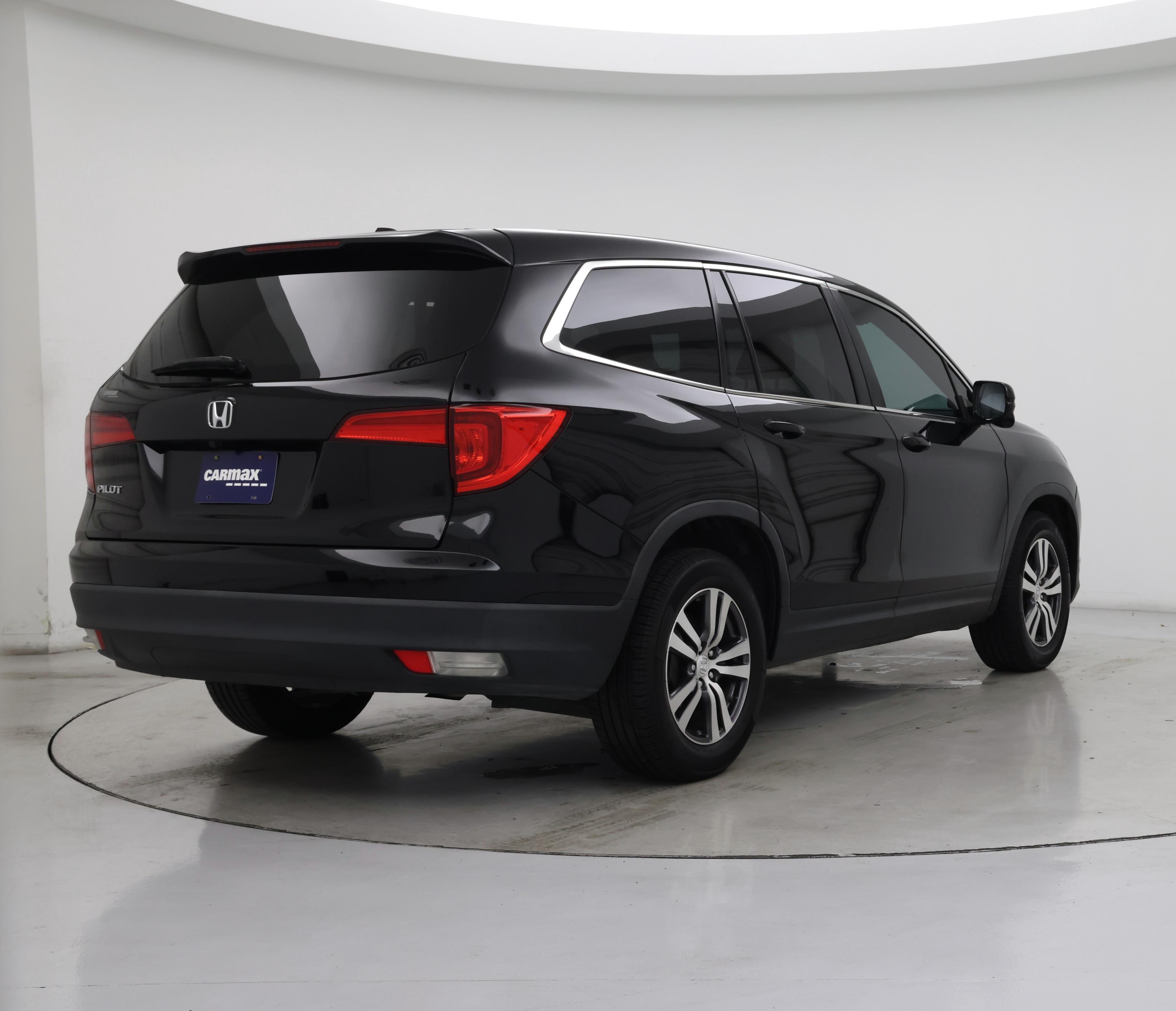 Thumbnail: 2017 Honda Pilot - 8