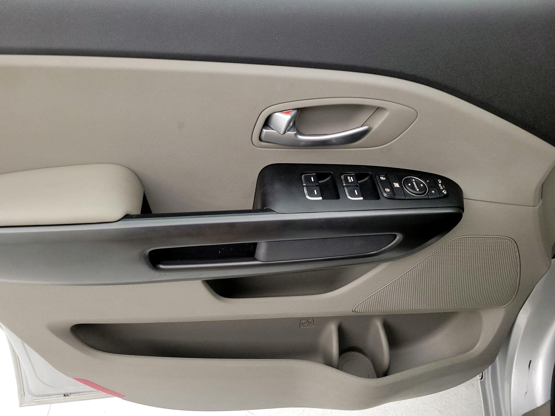 Thumbnail: 2017 Kia Sedona - 12