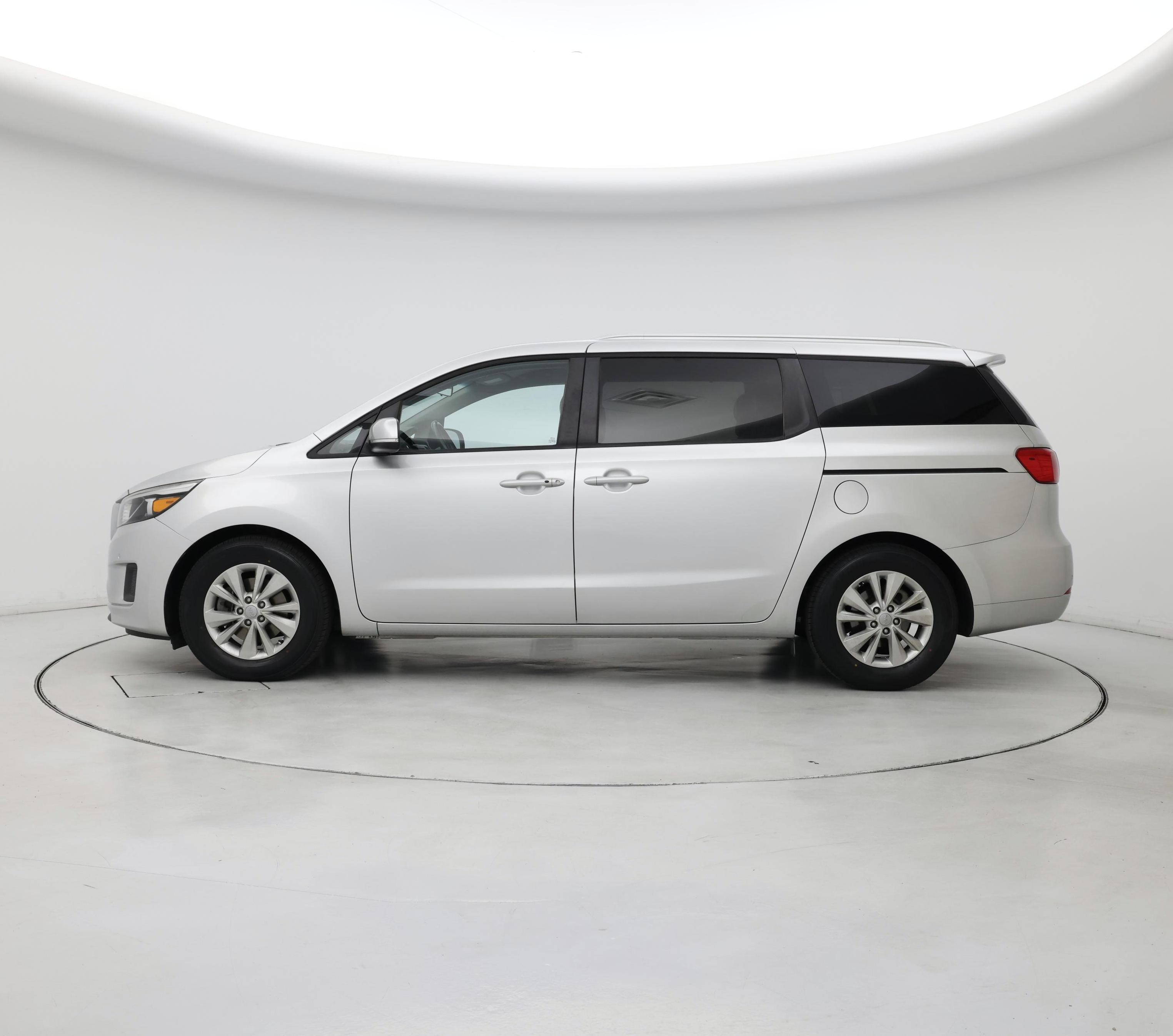 Thumbnail: 2017 Kia Sedona - 3