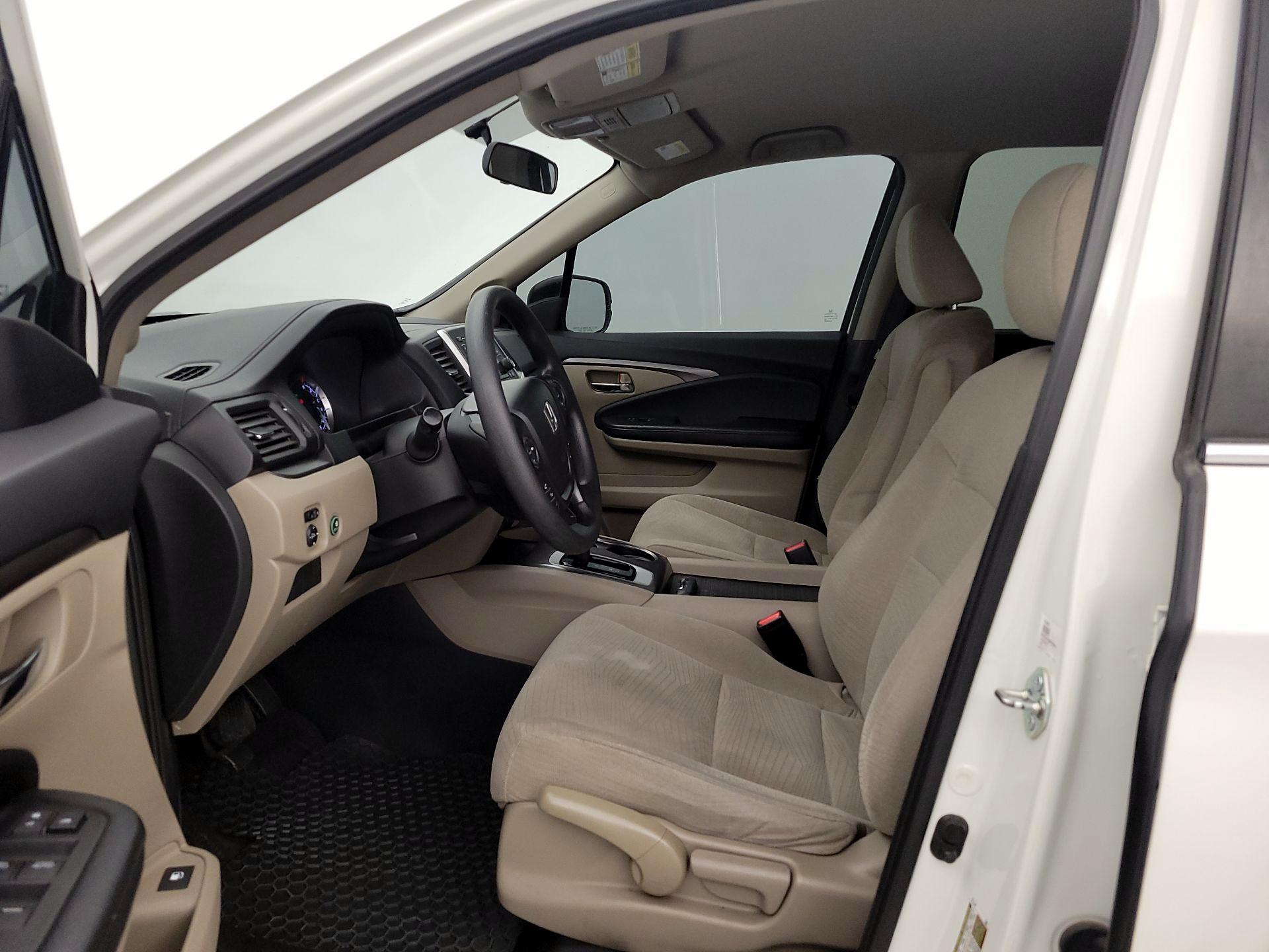 Thumbnail: 2017 Honda Pilot - 11
