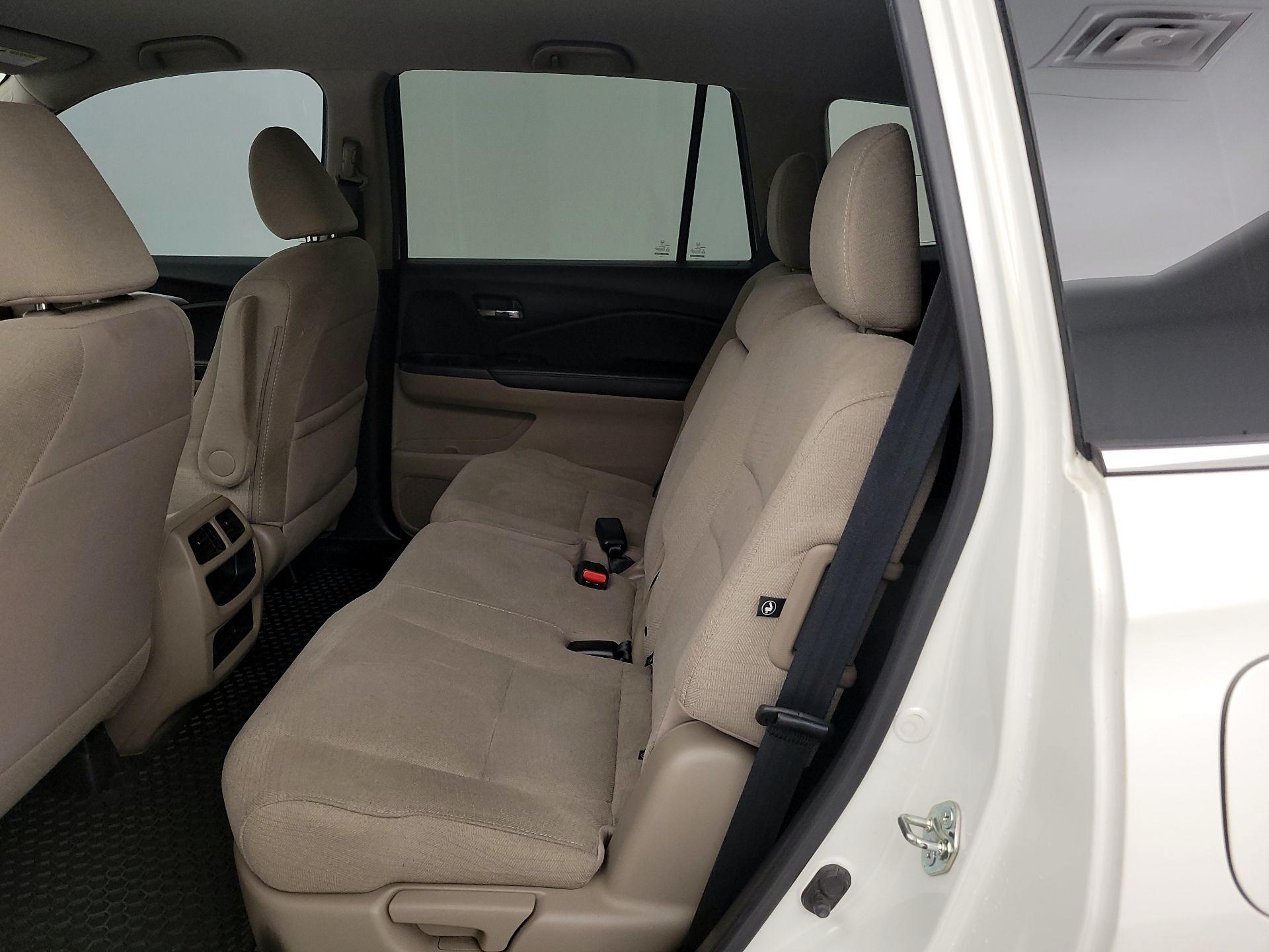 Thumbnail: 2017 Honda Pilot - 19