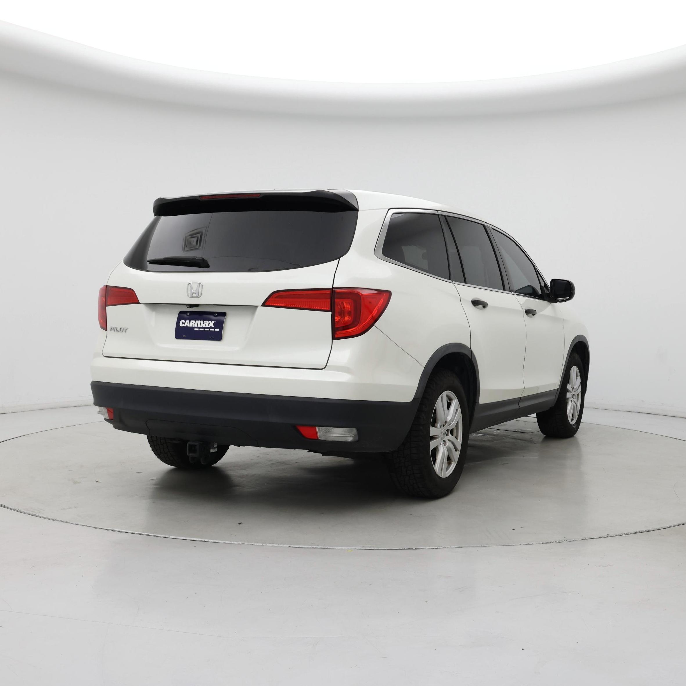 Thumbnail: 2017 Honda Pilot - 8