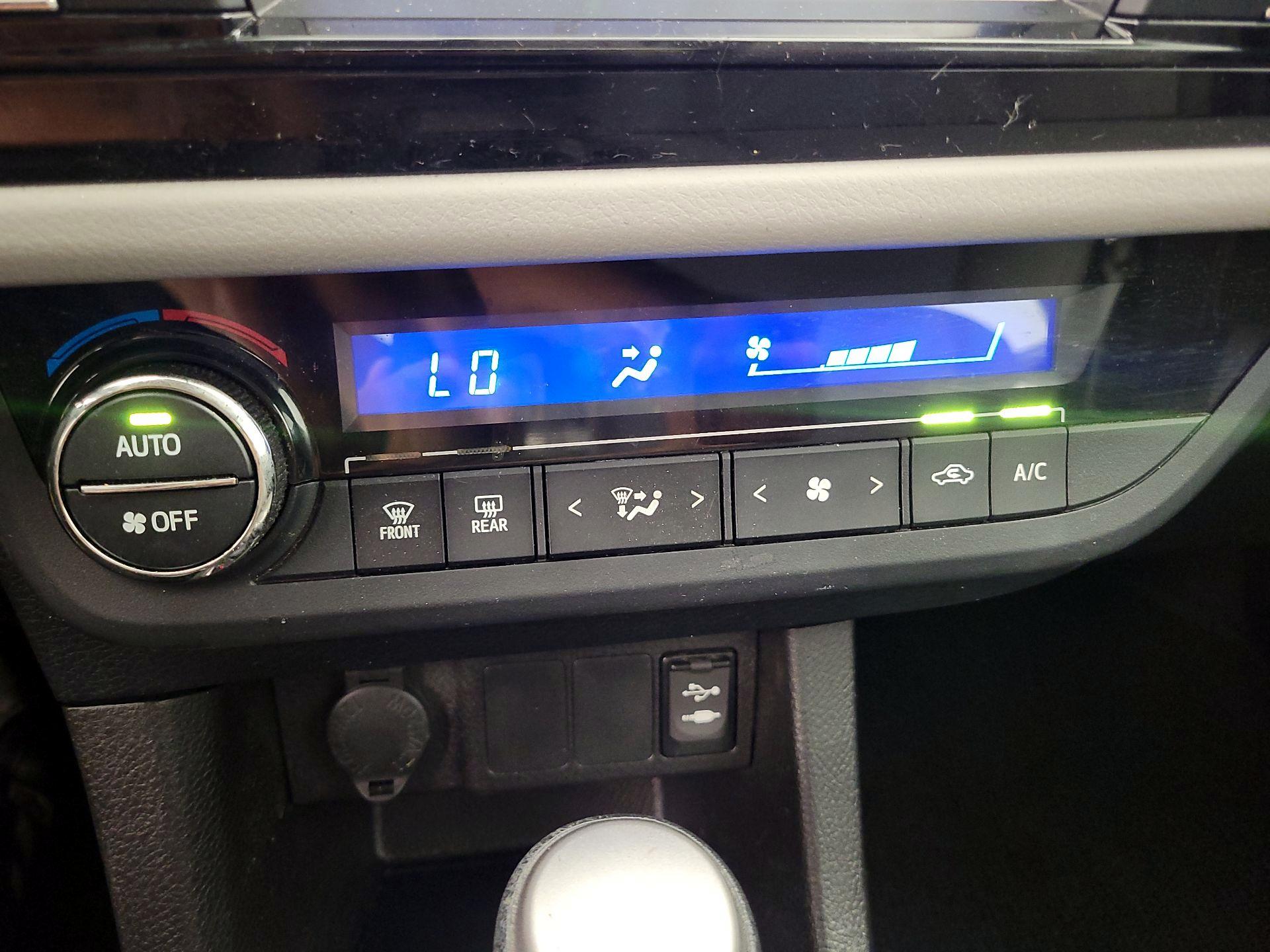 Thumbnail: 2016 Toyota Corolla - 16