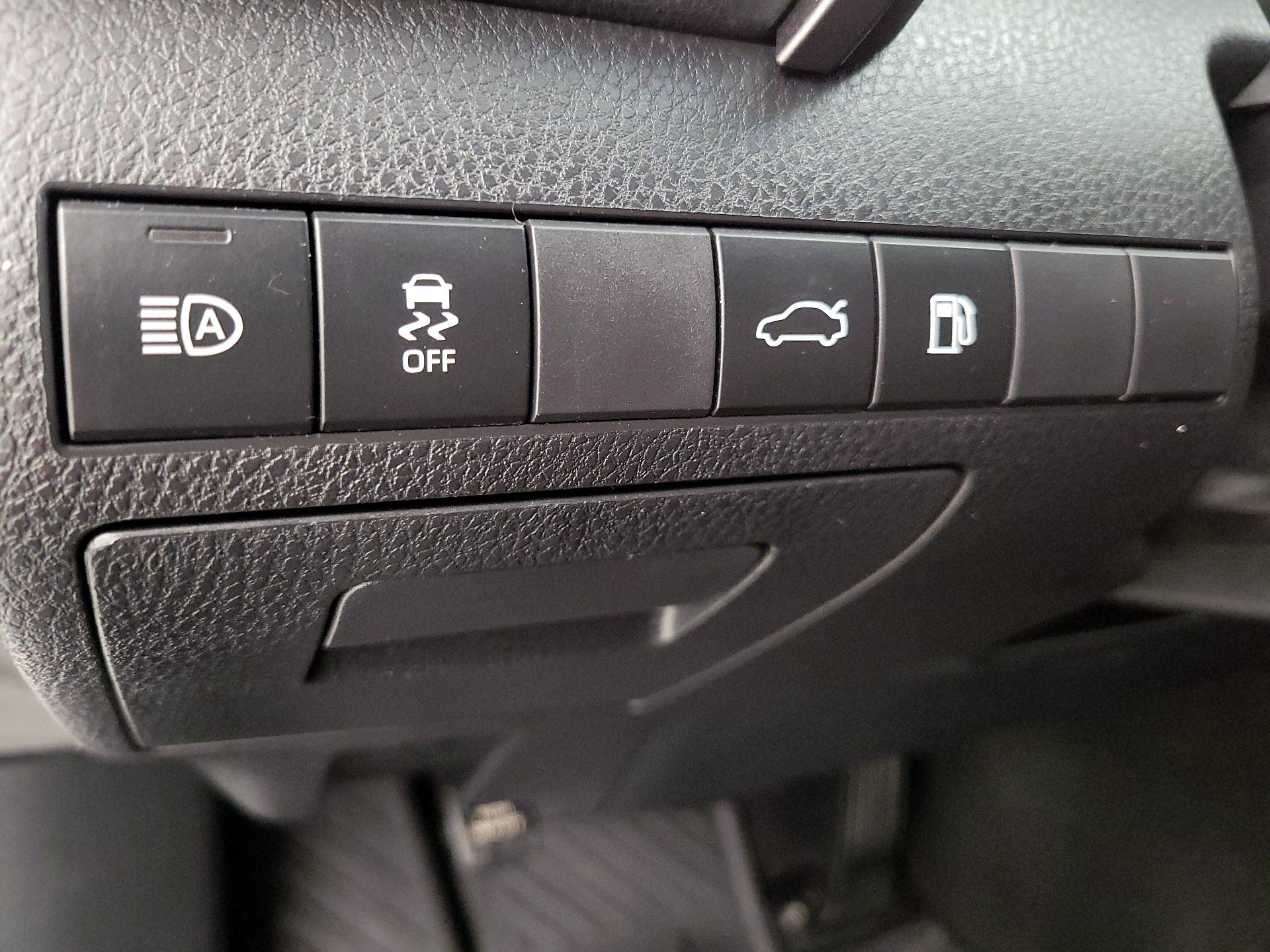 Thumbnail: 2018 Toyota Camry - 13