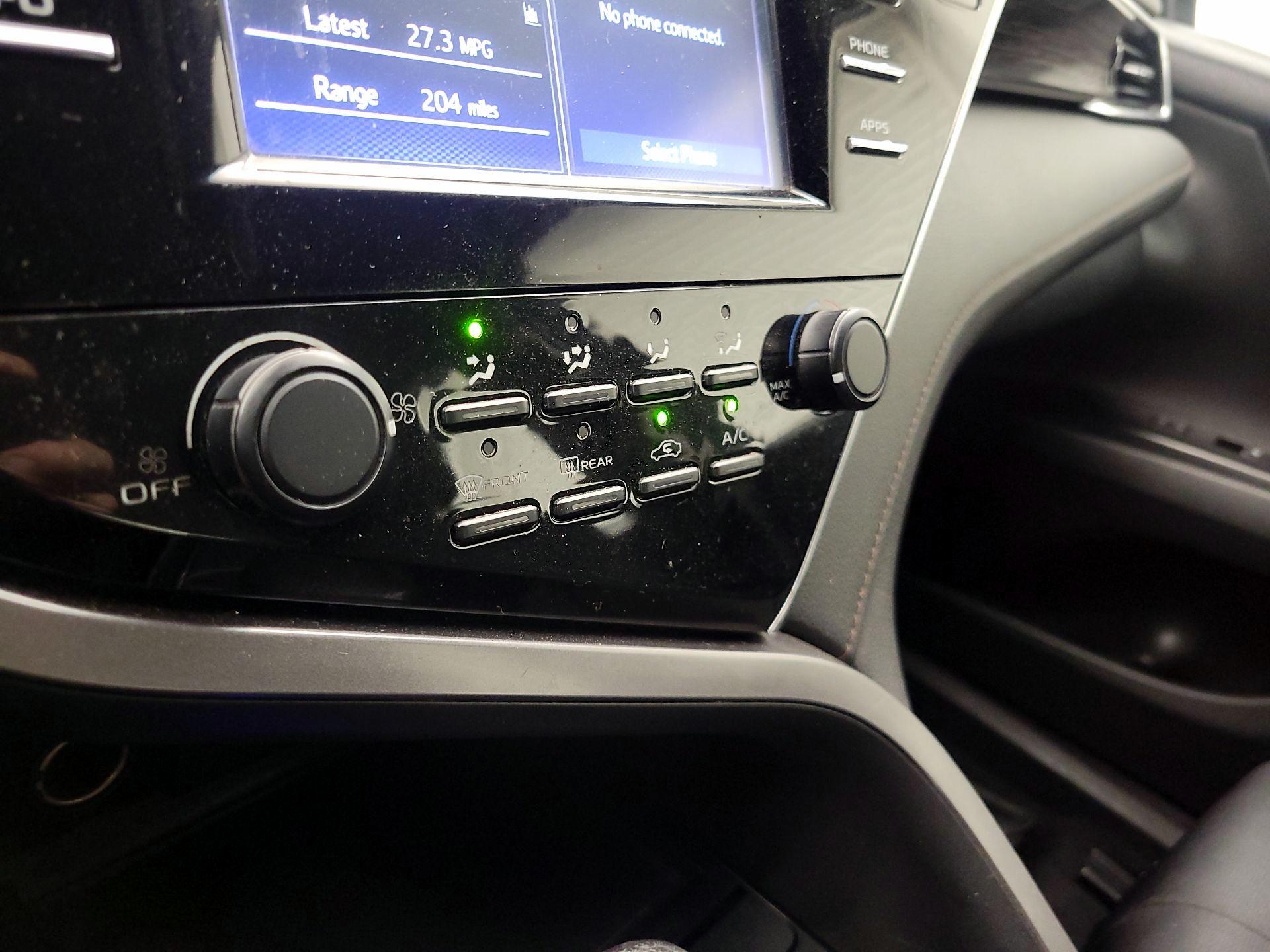 Thumbnail: 2018 Toyota Camry - 16