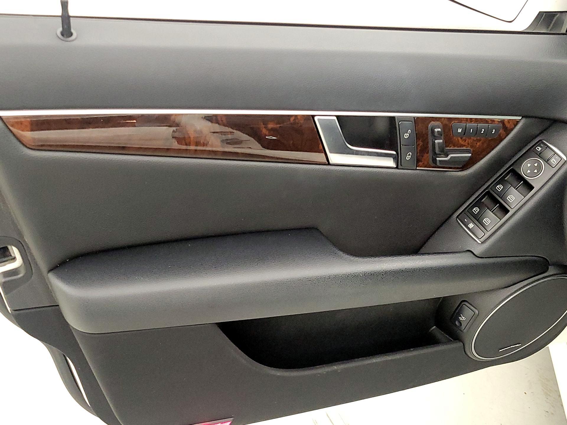 Thumbnail: 2014 Mercedes-Benz C-Class - 12