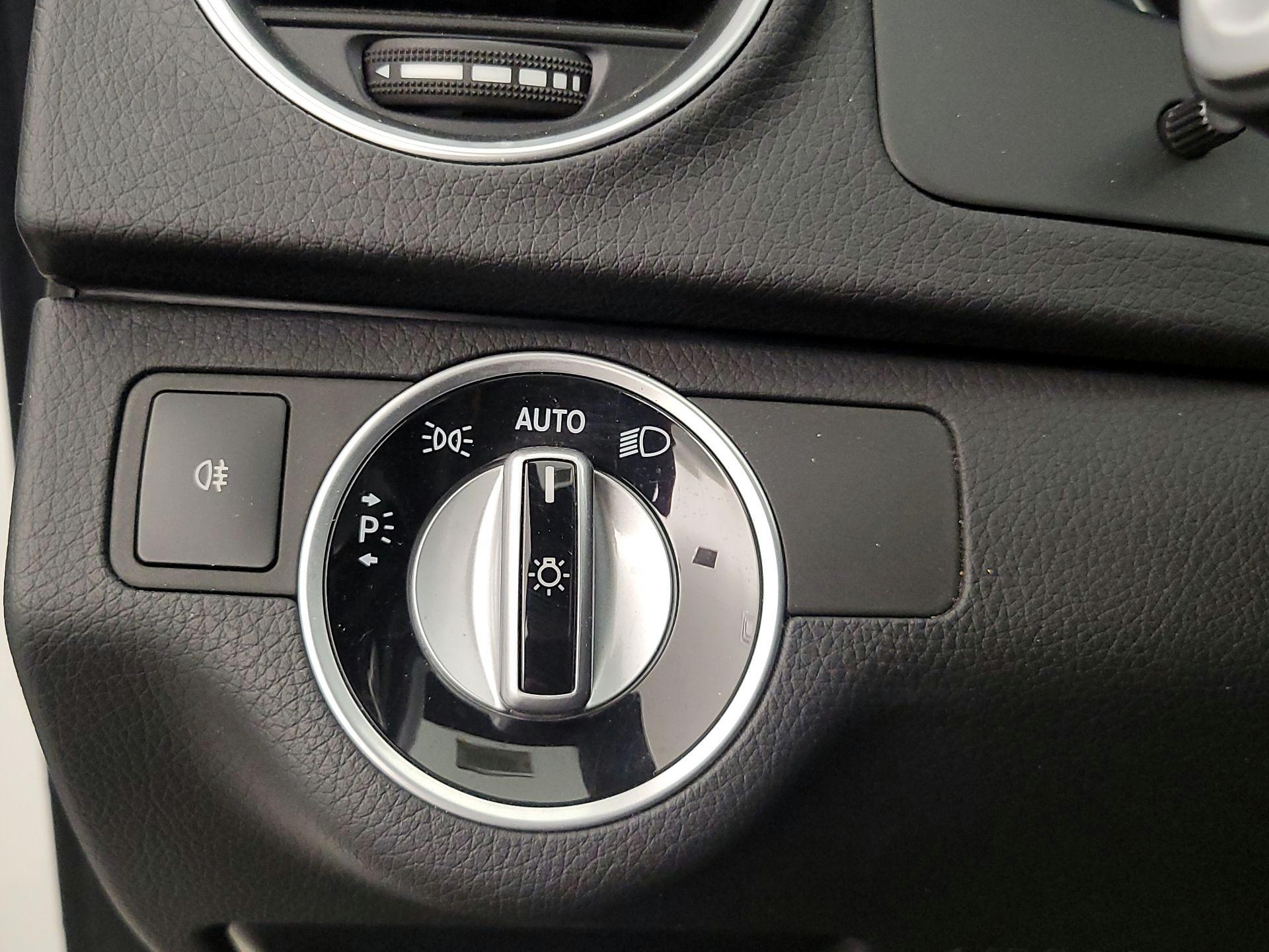 Thumbnail: 2014 Mercedes-Benz C-Class - 13