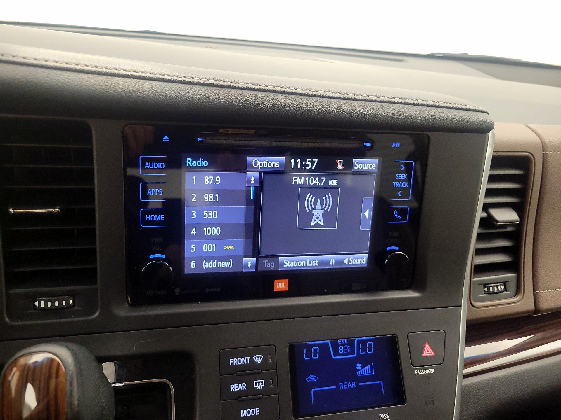 Thumbnail: 2017 Toyota Sienna - 15