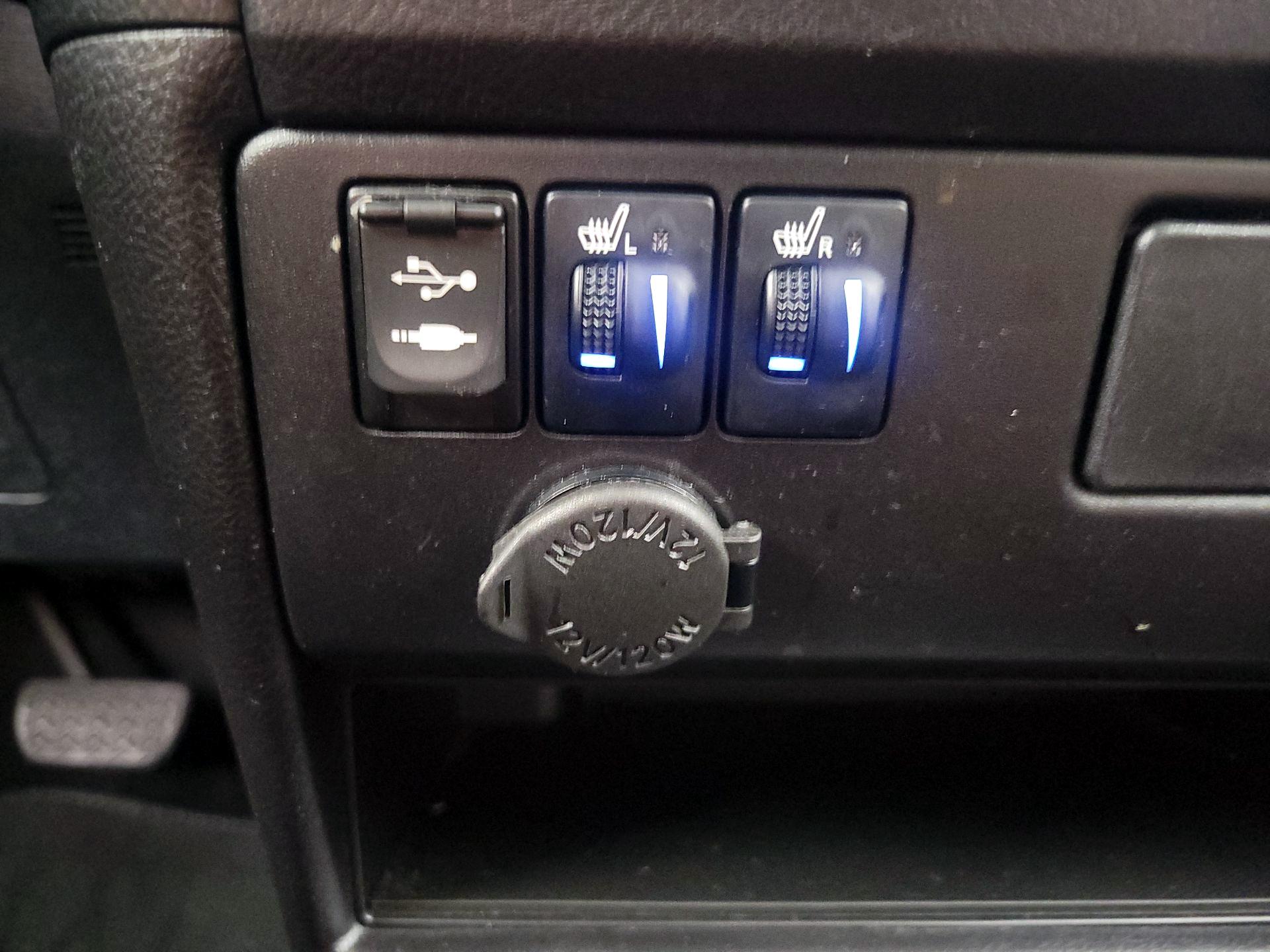 Thumbnail: 2017 Toyota Sienna - 18