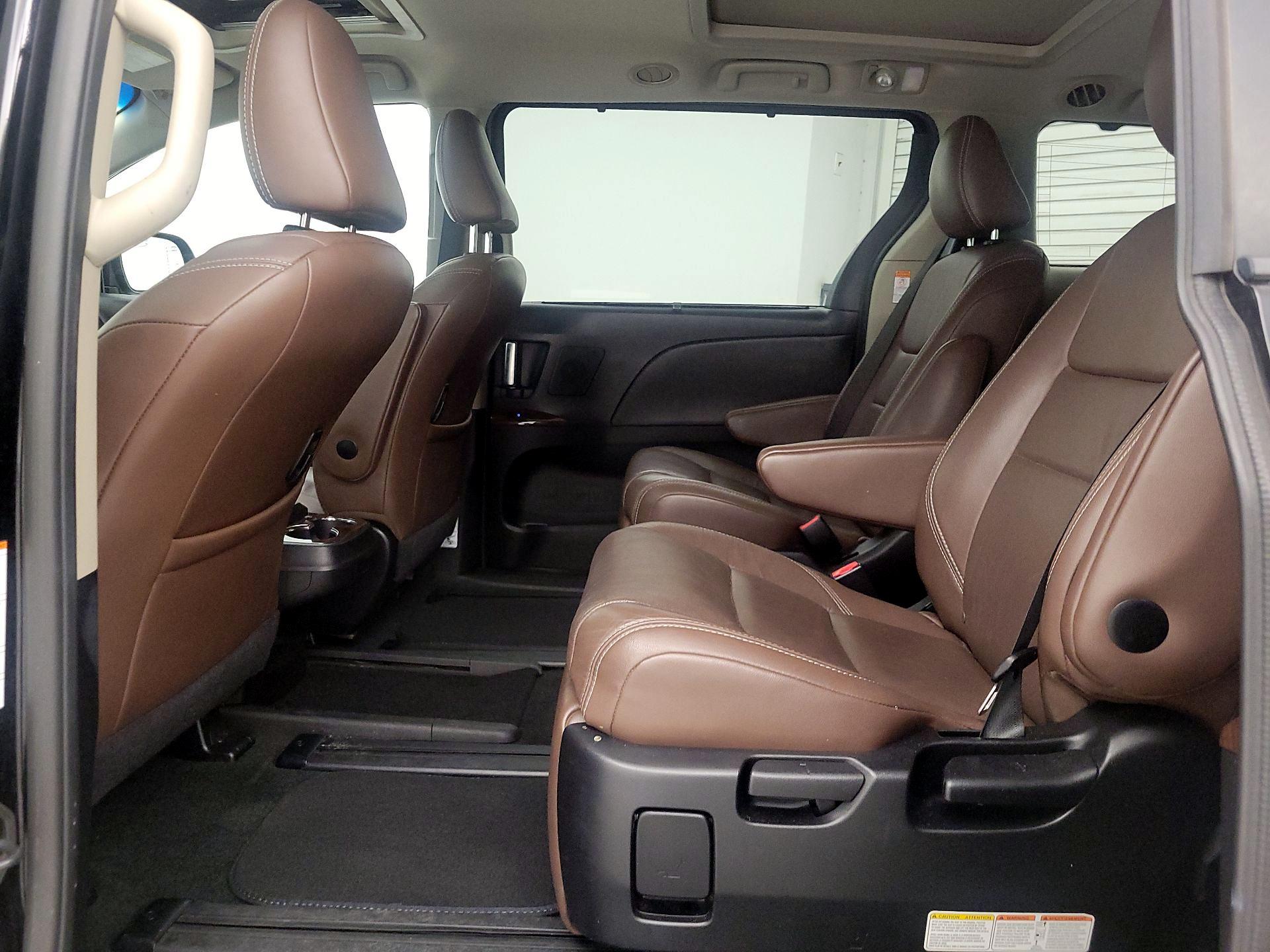 Thumbnail: 2017 Toyota Sienna - 19