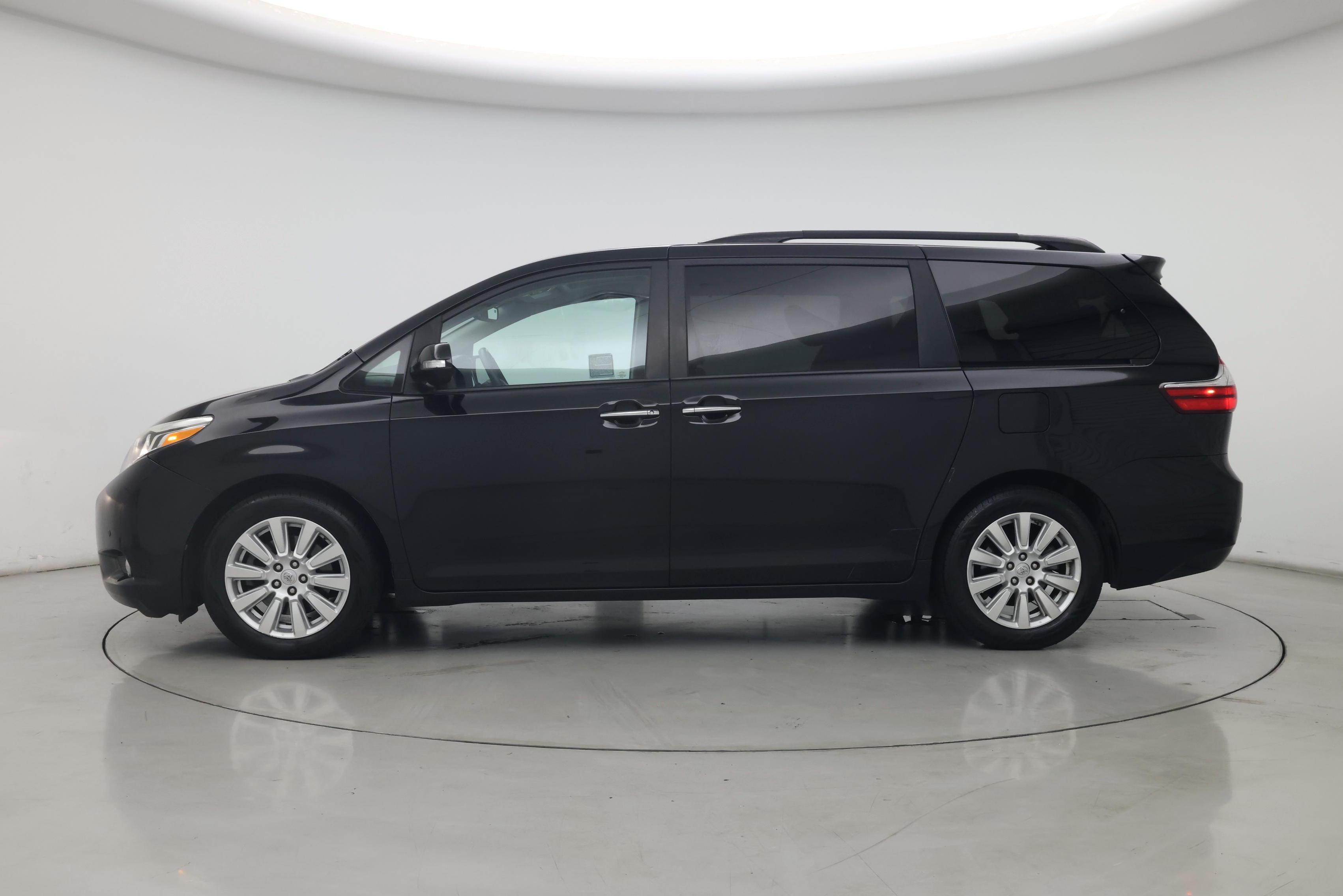 Thumbnail: 2017 Toyota Sienna - 3