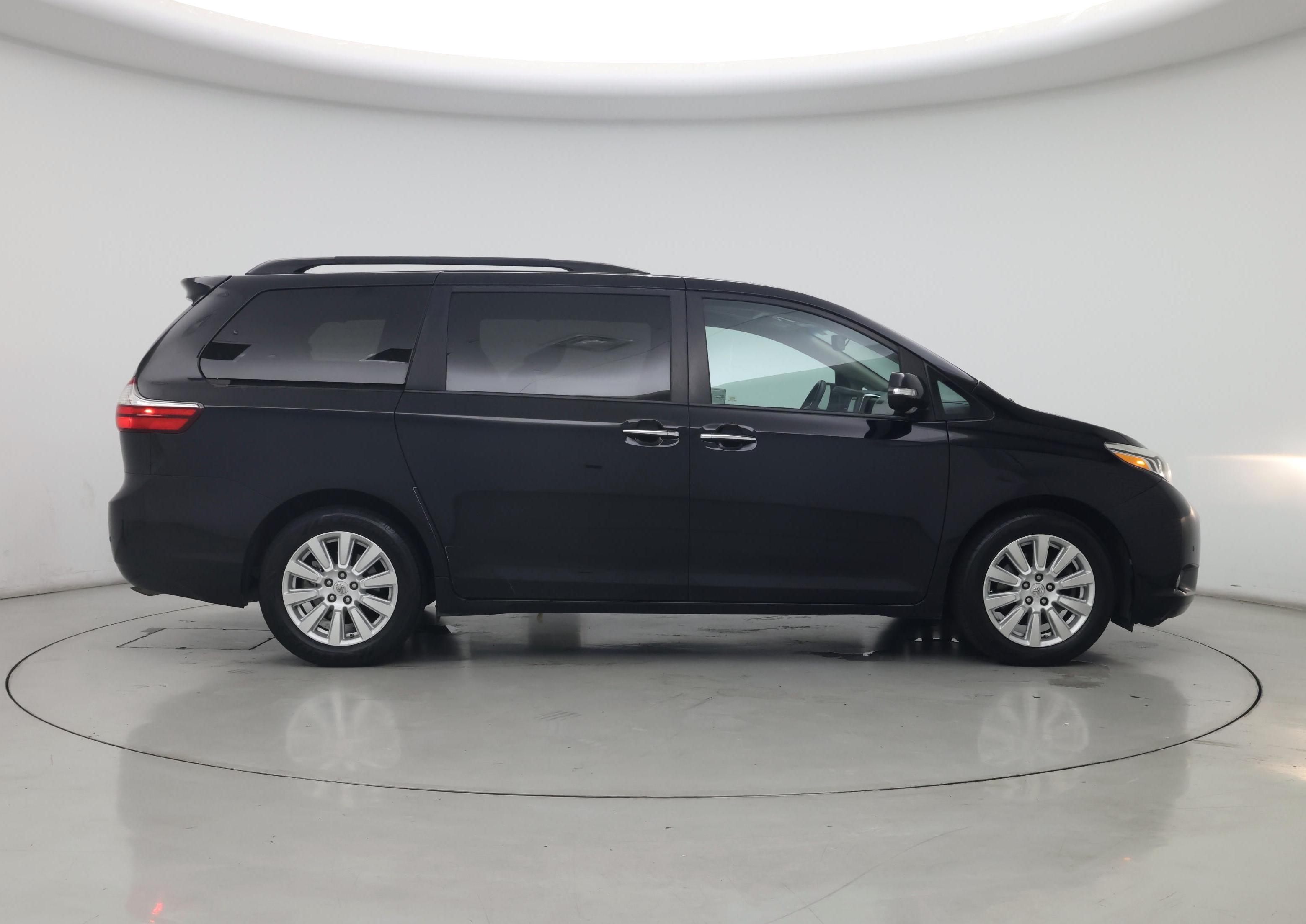 Thumbnail: 2017 Toyota Sienna - 7