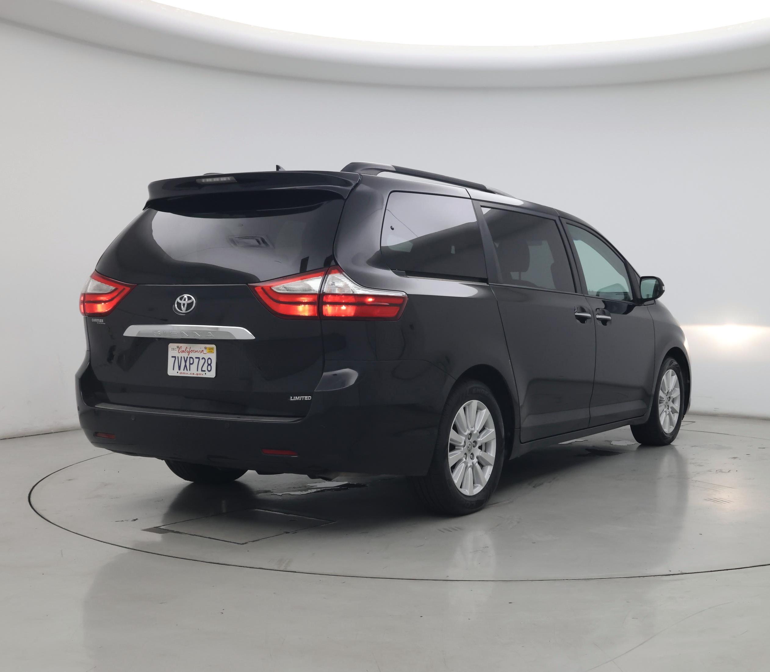 Thumbnail: 2017 Toyota Sienna - 8