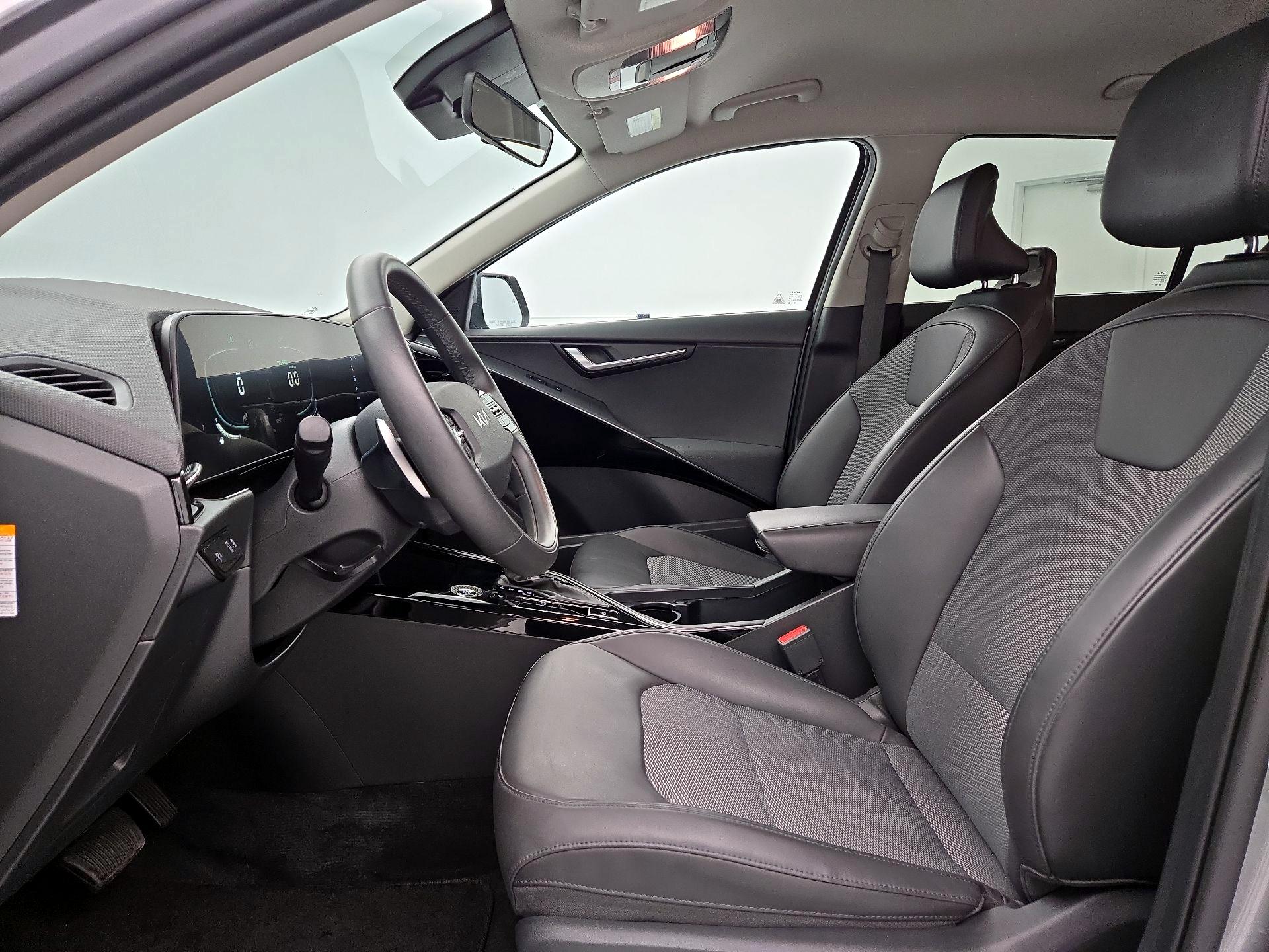 Thumbnail: 2023 Kia Niro - 11