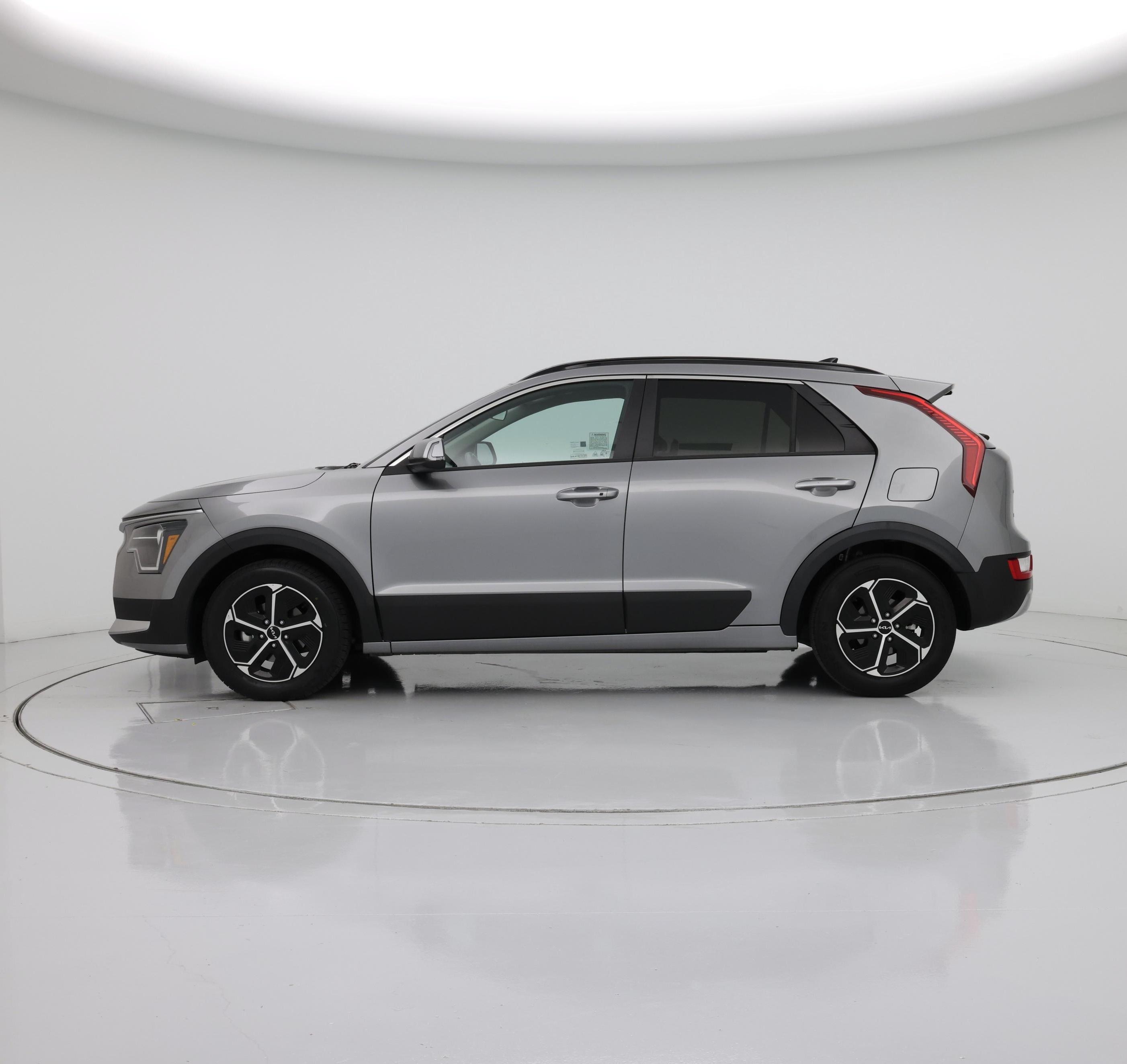 Thumbnail: 2023 Kia Niro - 3