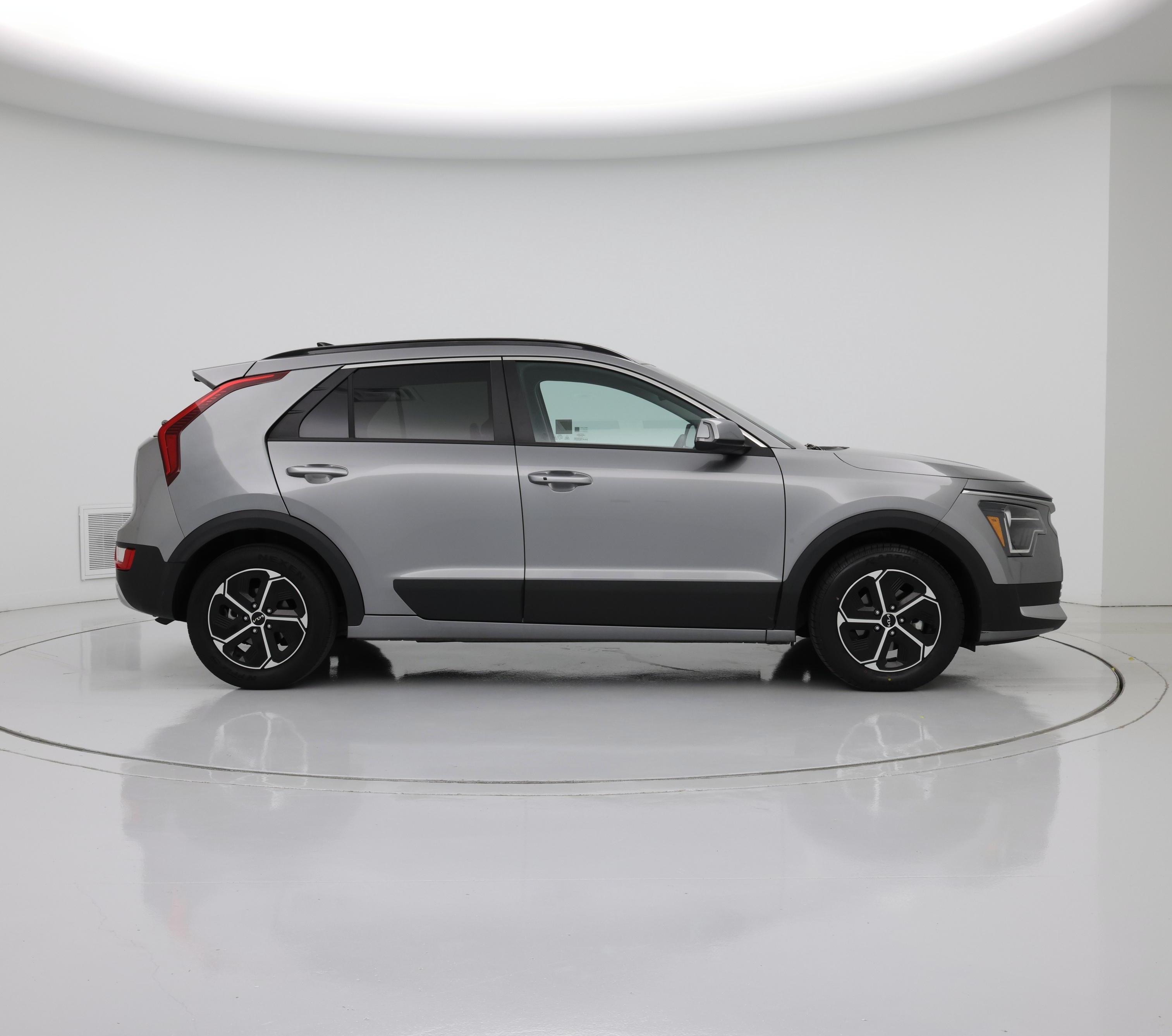 Thumbnail: 2023 Kia Niro - 7