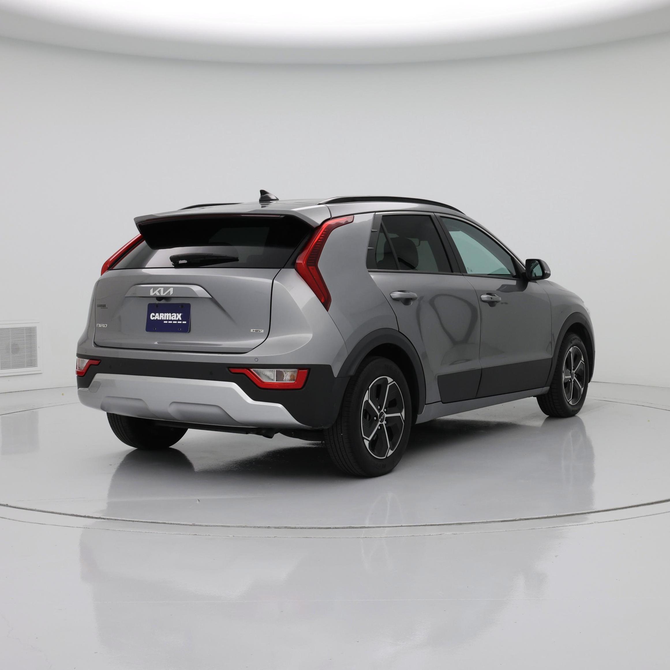 Thumbnail: 2023 Kia Niro - 8