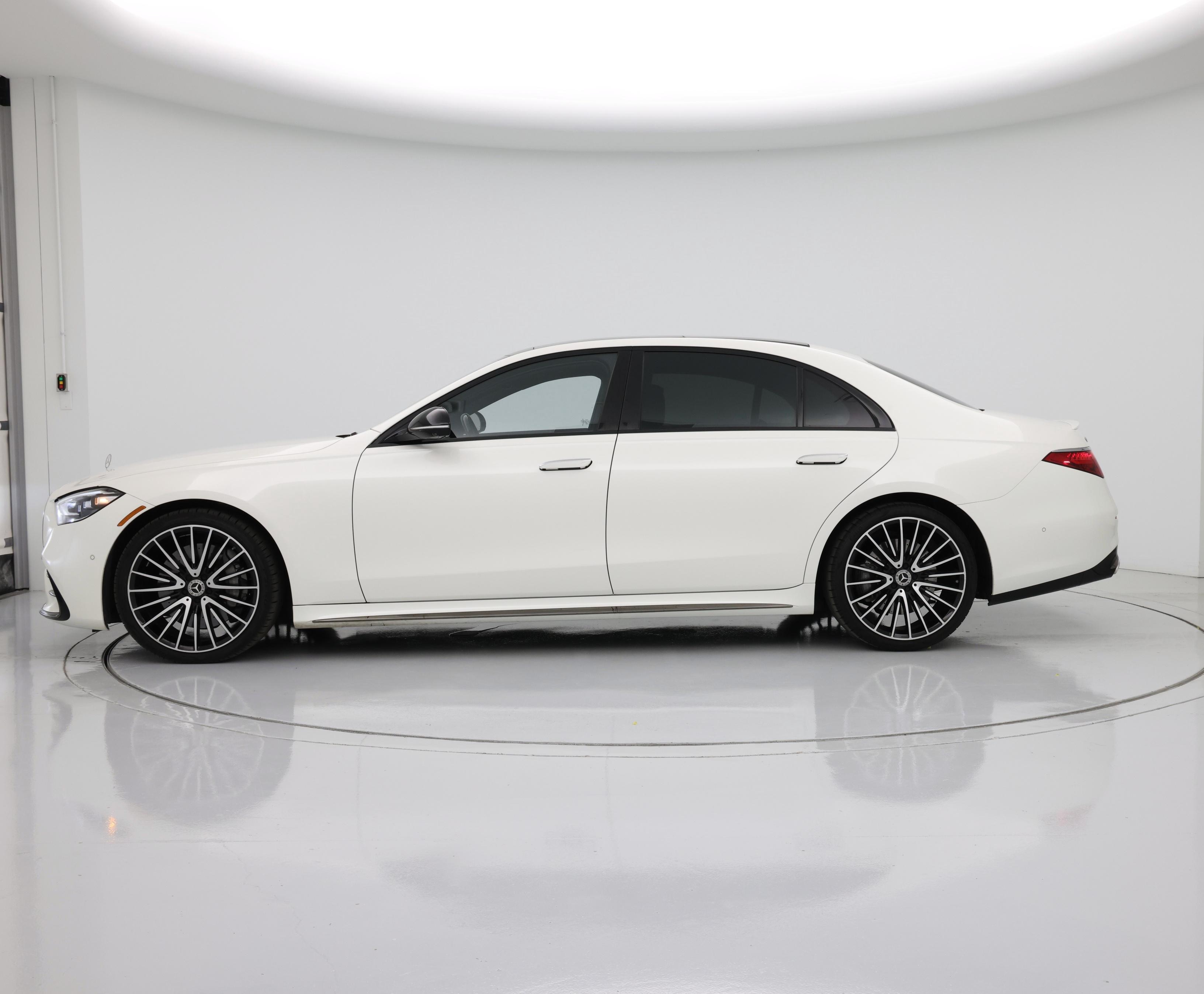 Thumbnail: 2023 Mercedes-Benz S-Class - 3