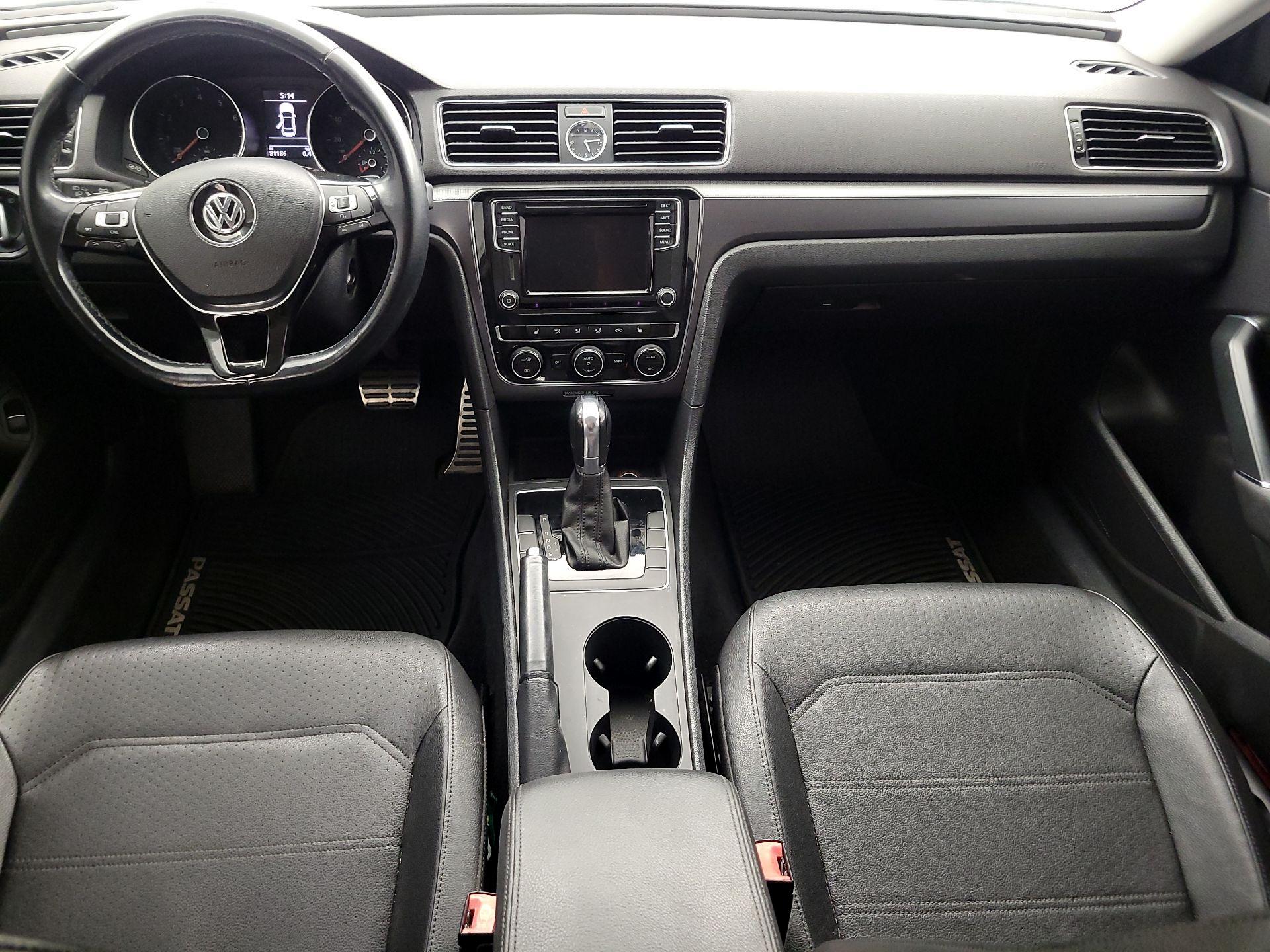 Thumbnail: 2017 Volkswagen Passat - 9