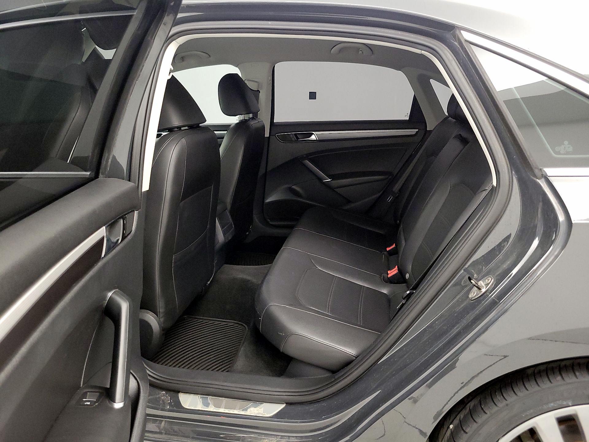 Thumbnail: 2017 Volkswagen Passat - 19