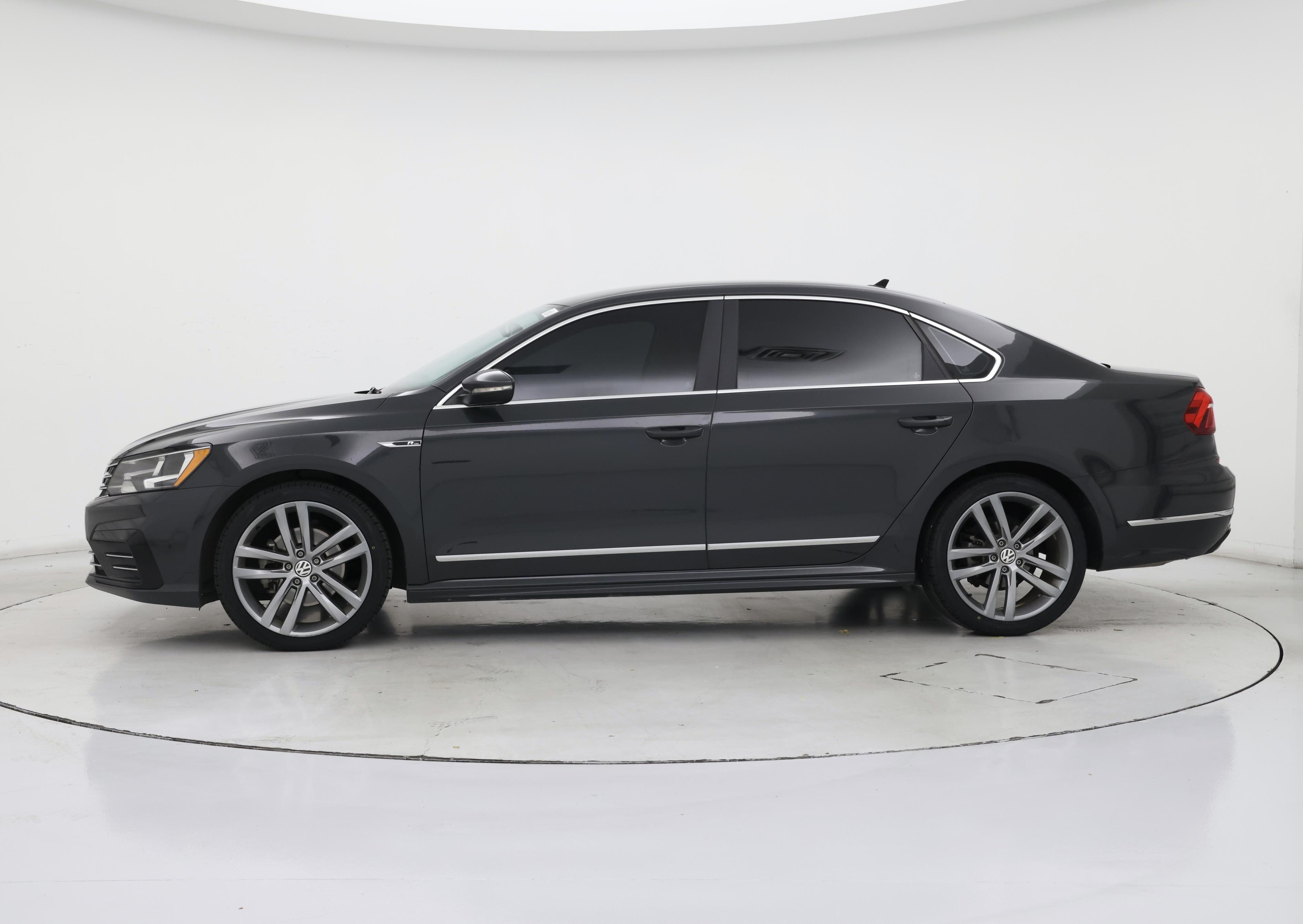 Thumbnail: 2017 Volkswagen Passat - 3