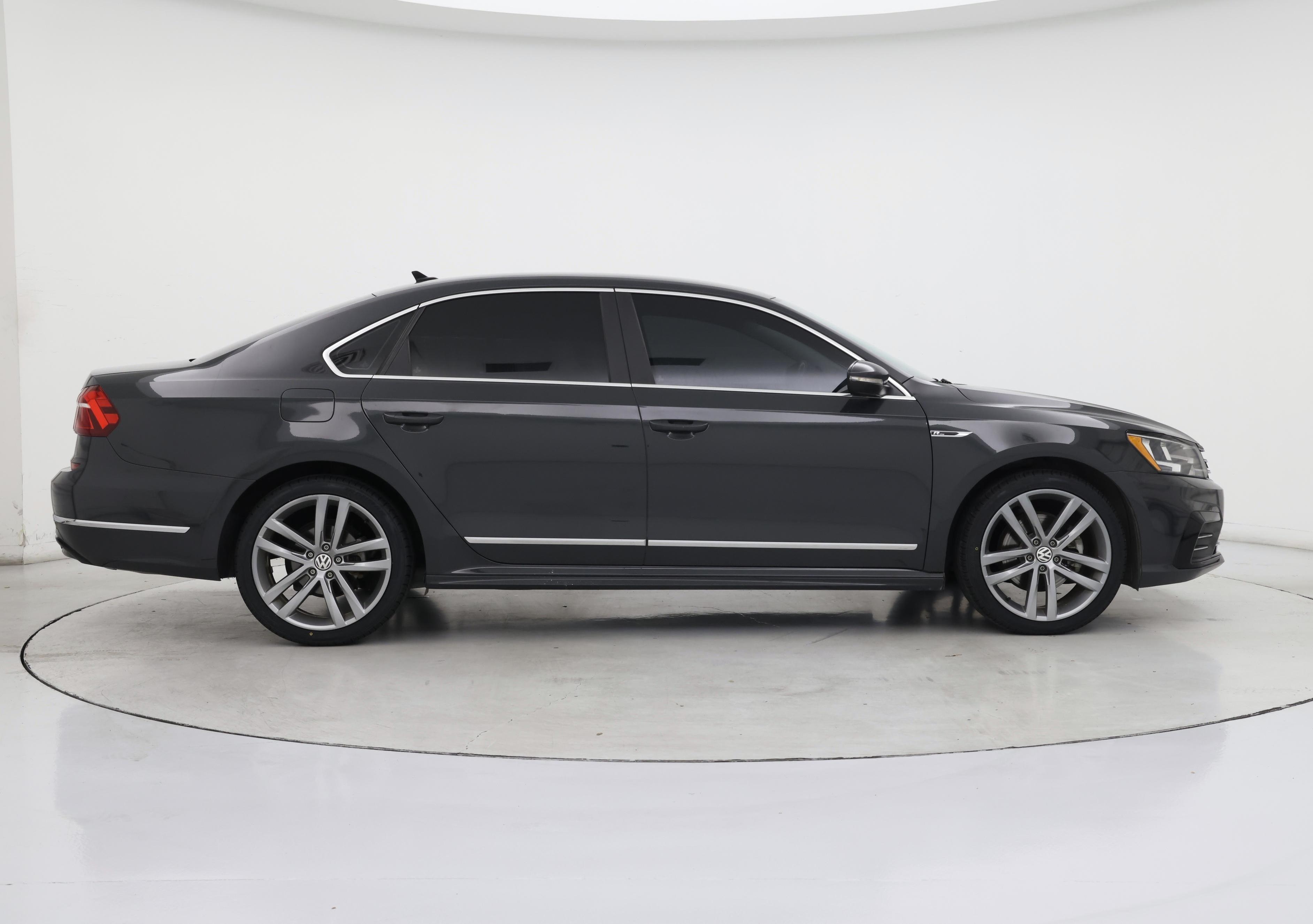 Thumbnail: 2017 Volkswagen Passat - 7