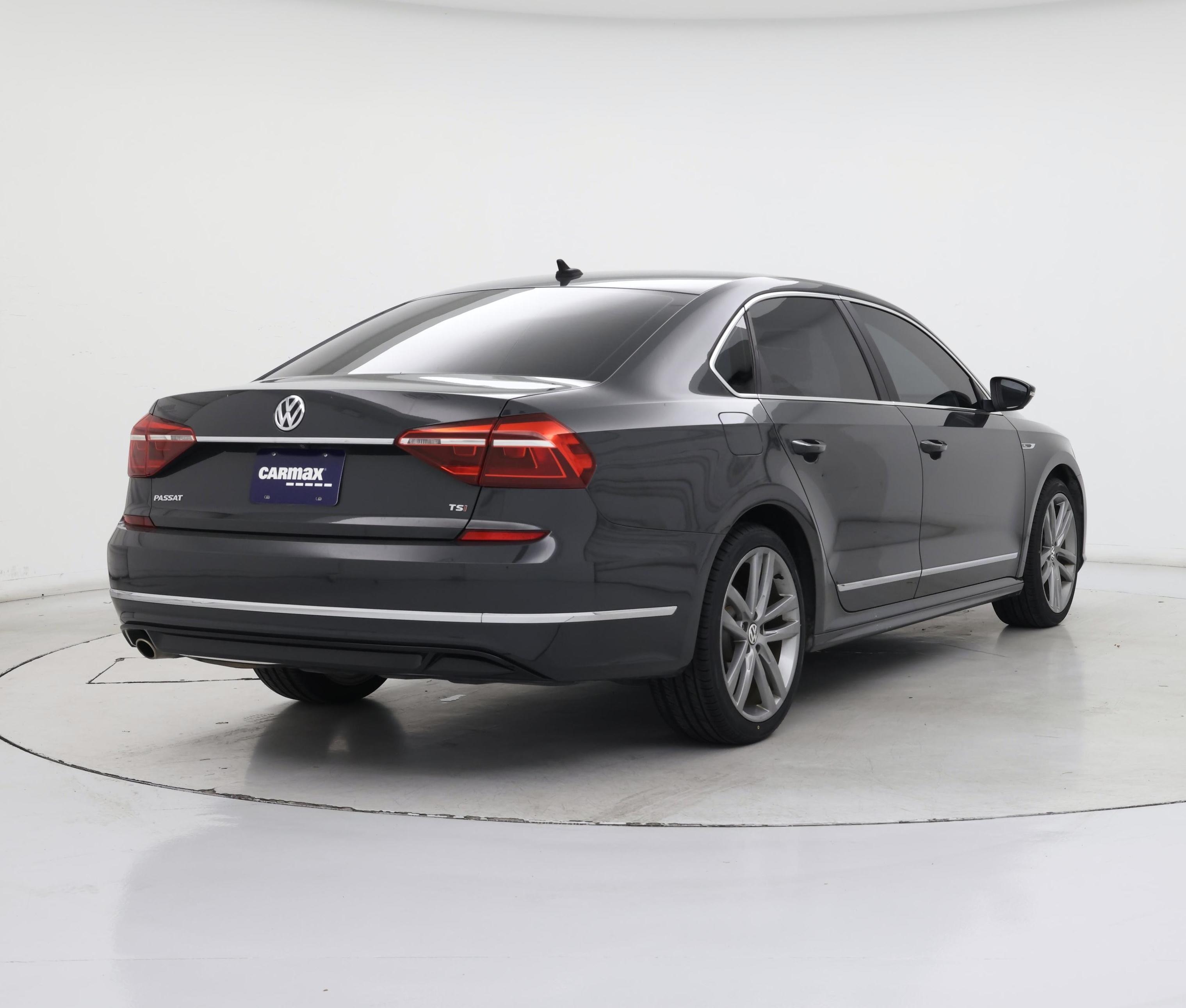 Thumbnail: 2017 Volkswagen Passat - 8